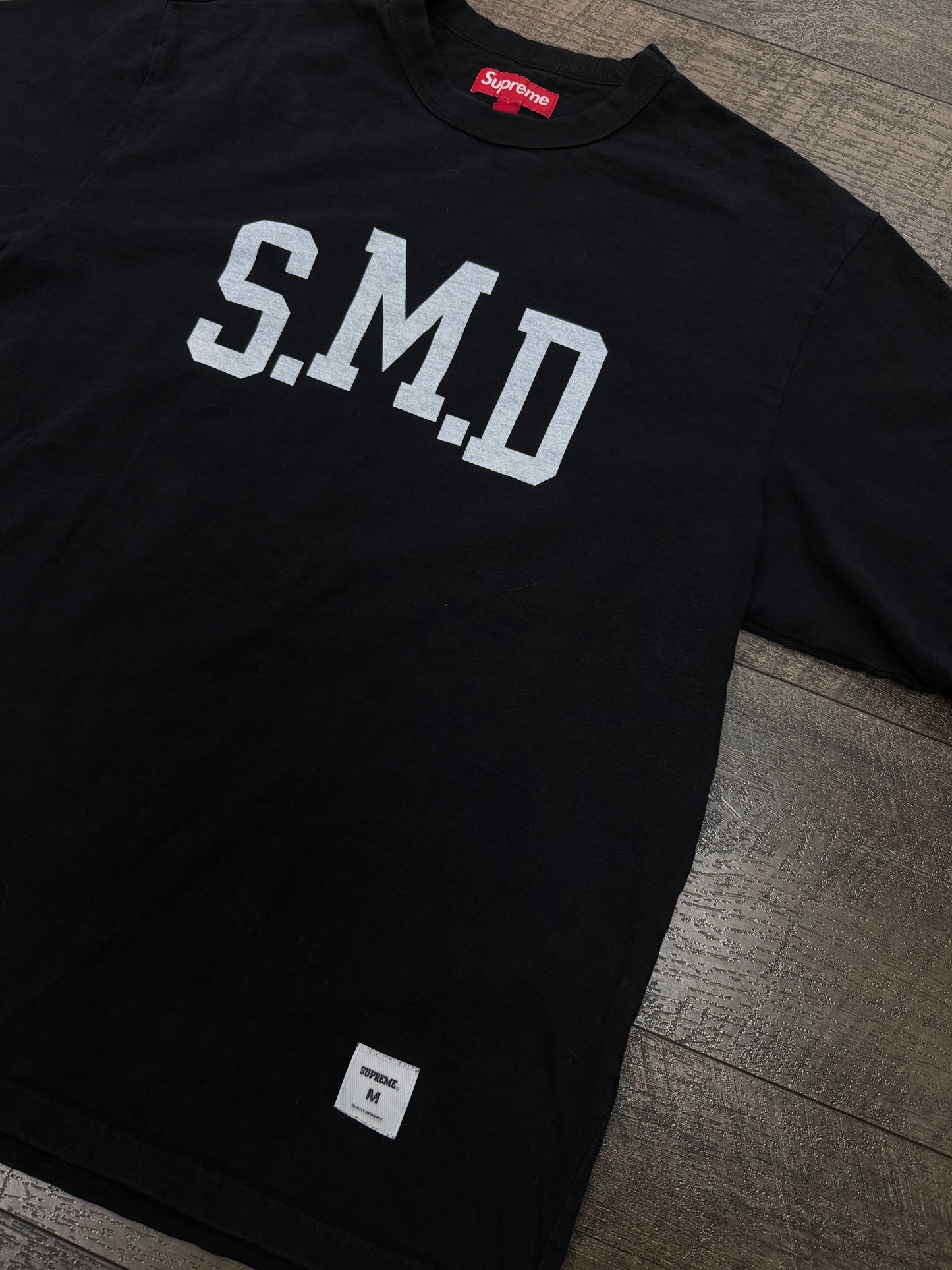 SUPREME S.M.D COLLEGE CUT N SEW TEE (M)