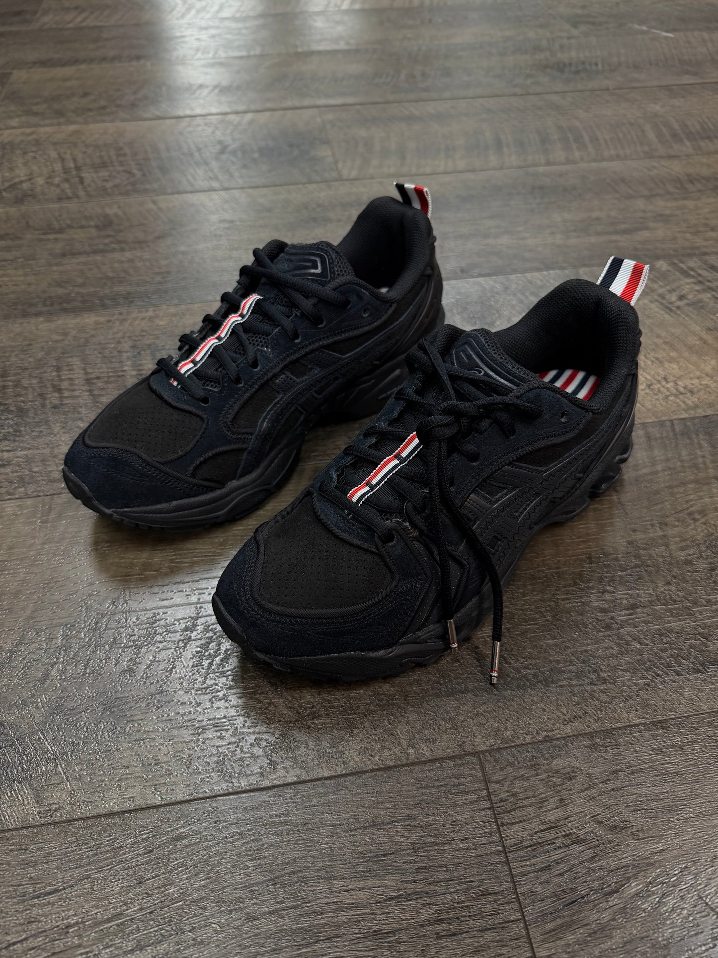 THOM BROWNE X ASICS GEL KAYANO 14 SNEAKER (8)