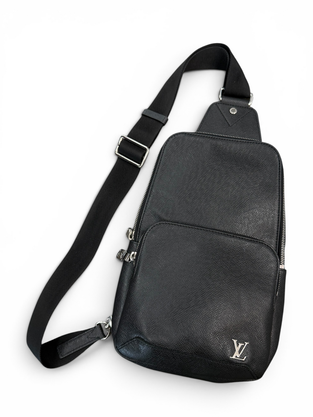 LOUIS VUITTON AVENUE SLINGBAG TAIGA LEATHER