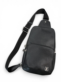 LOUIS VUITTON AVENUE SLINGBAG TAIGA LEATHER