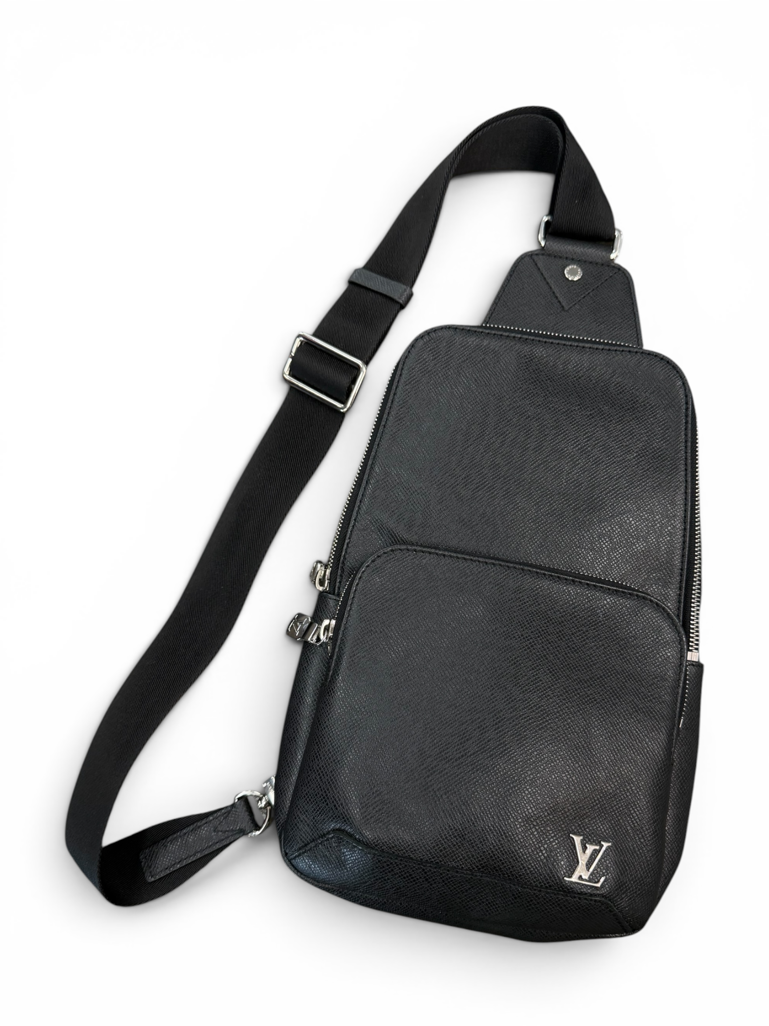 LOUIS VUITTON AVENUE SLINGBAG TAIGA LEATHER