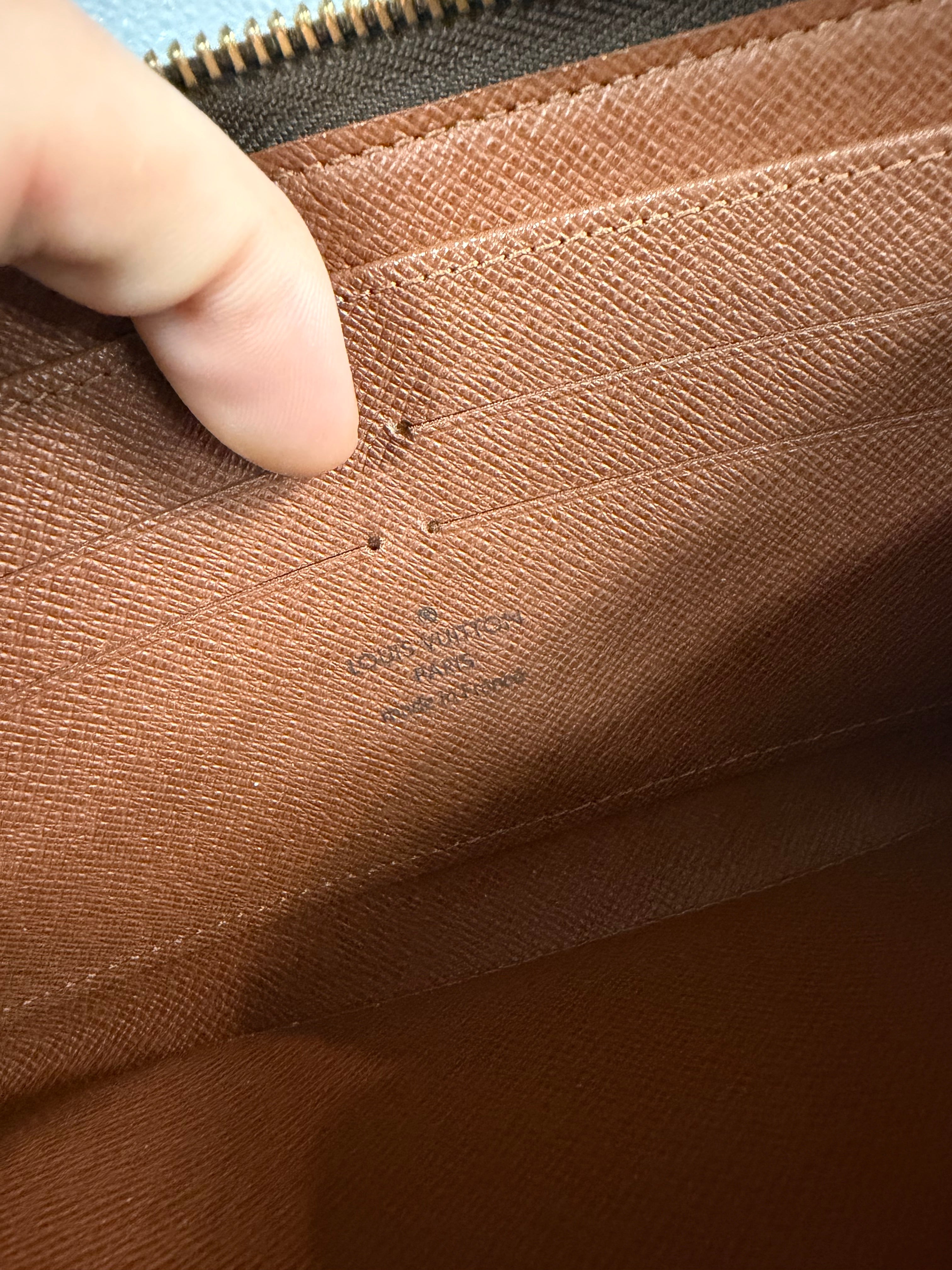 LOUIS VUITTON ZIPPY LONG WALLET