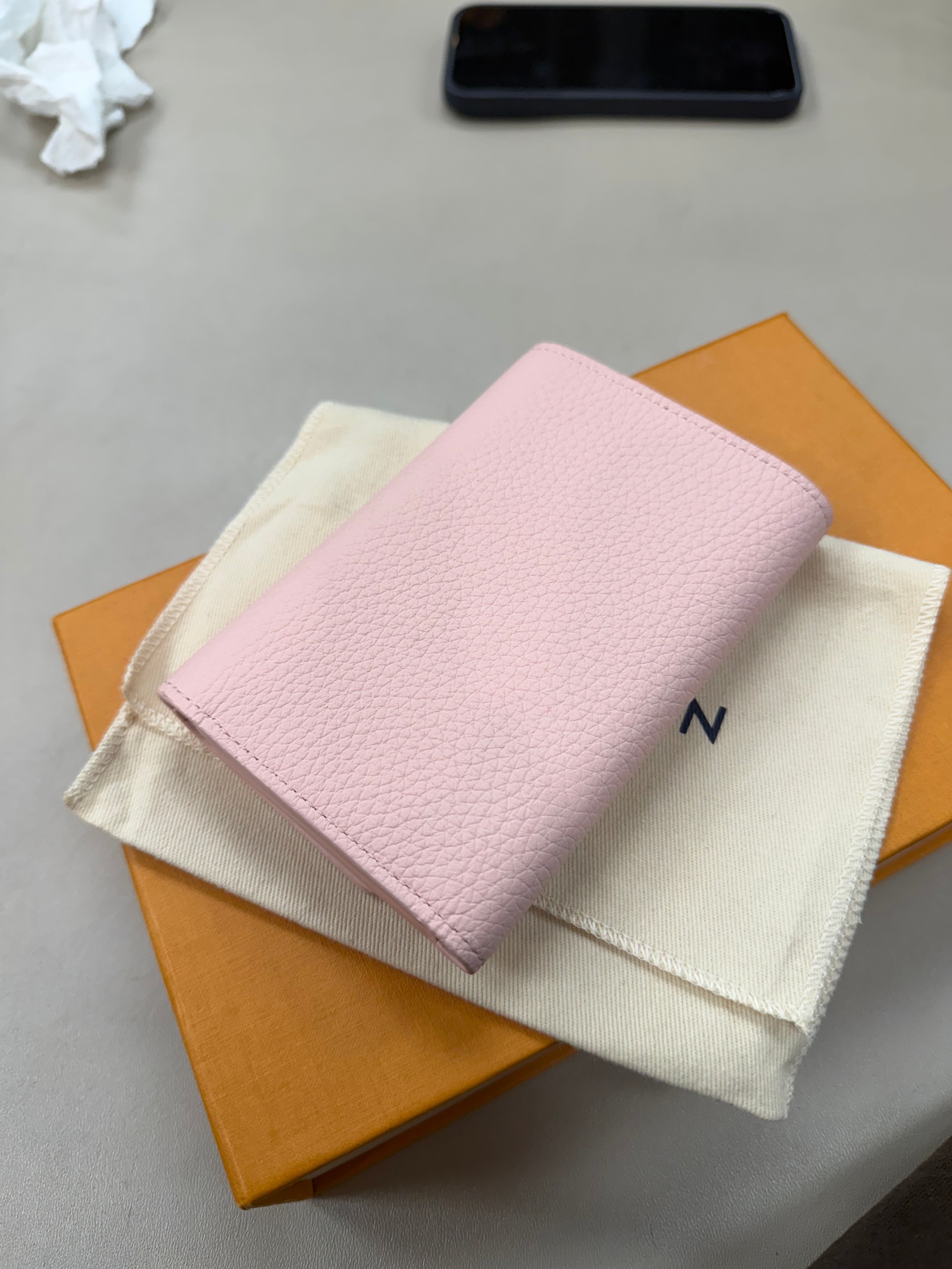 CAPUCINES COMPACT WALLET JASMINE PINK