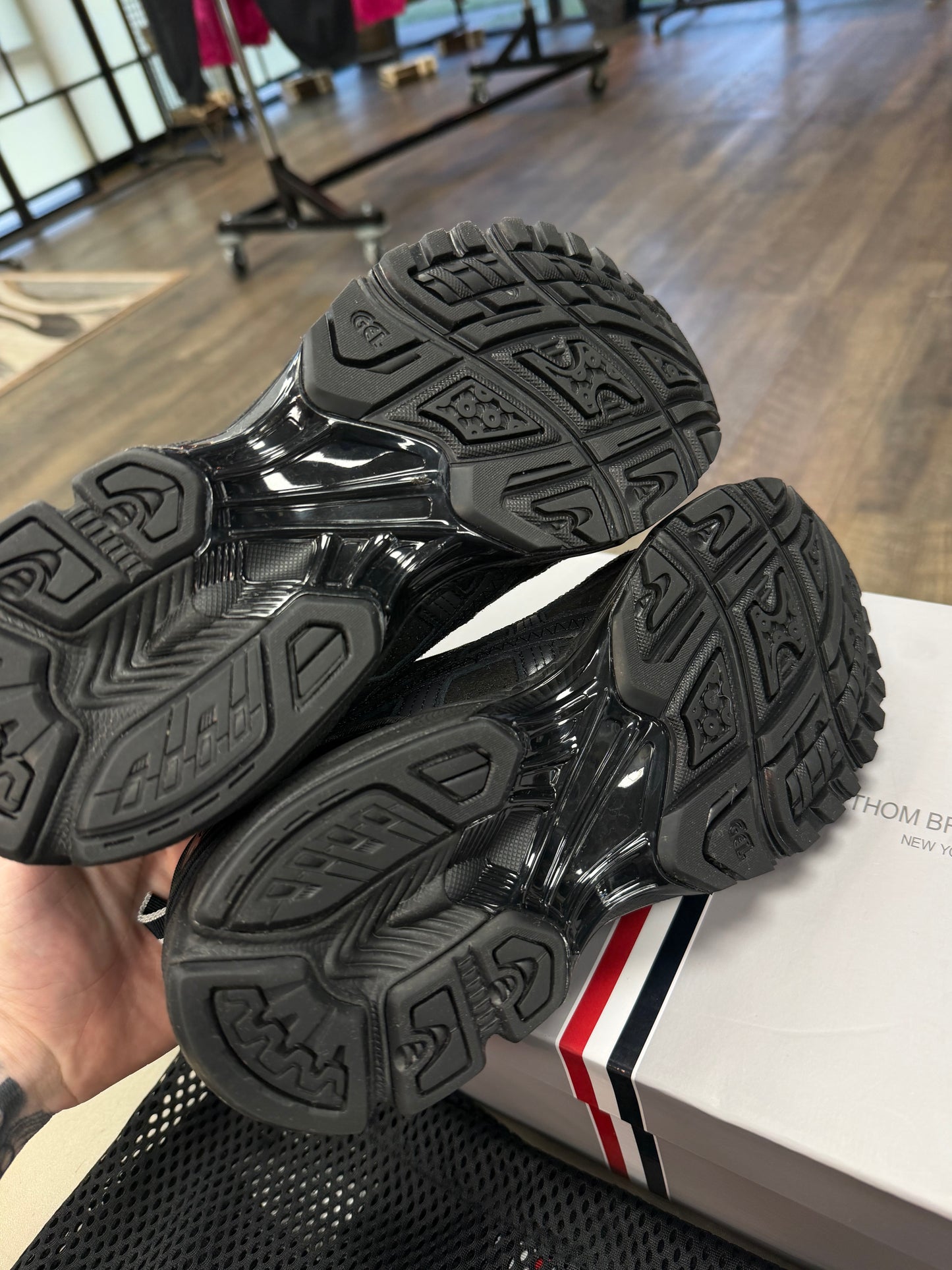 THOM BROWNE X ASICS GEL KAYANO 14 SNEAKER (8)