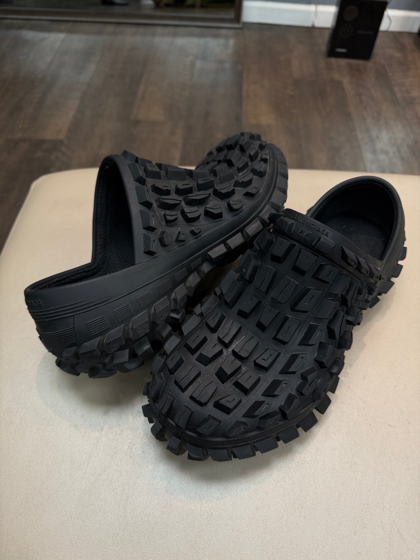 THOM BROWNE X ASICS GEL KAYANO 14 SNEAKER (8)
