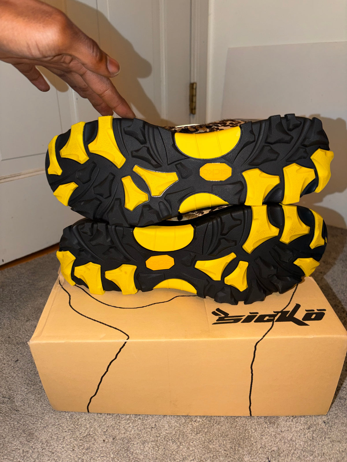 SICKÖ DIAMOND YELLOW LEOPARD HIKING SHOE (12)