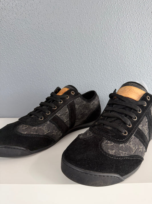 LOUIS VUITTON DENIM MONOGRAM TRAINERS (LV 7.5)