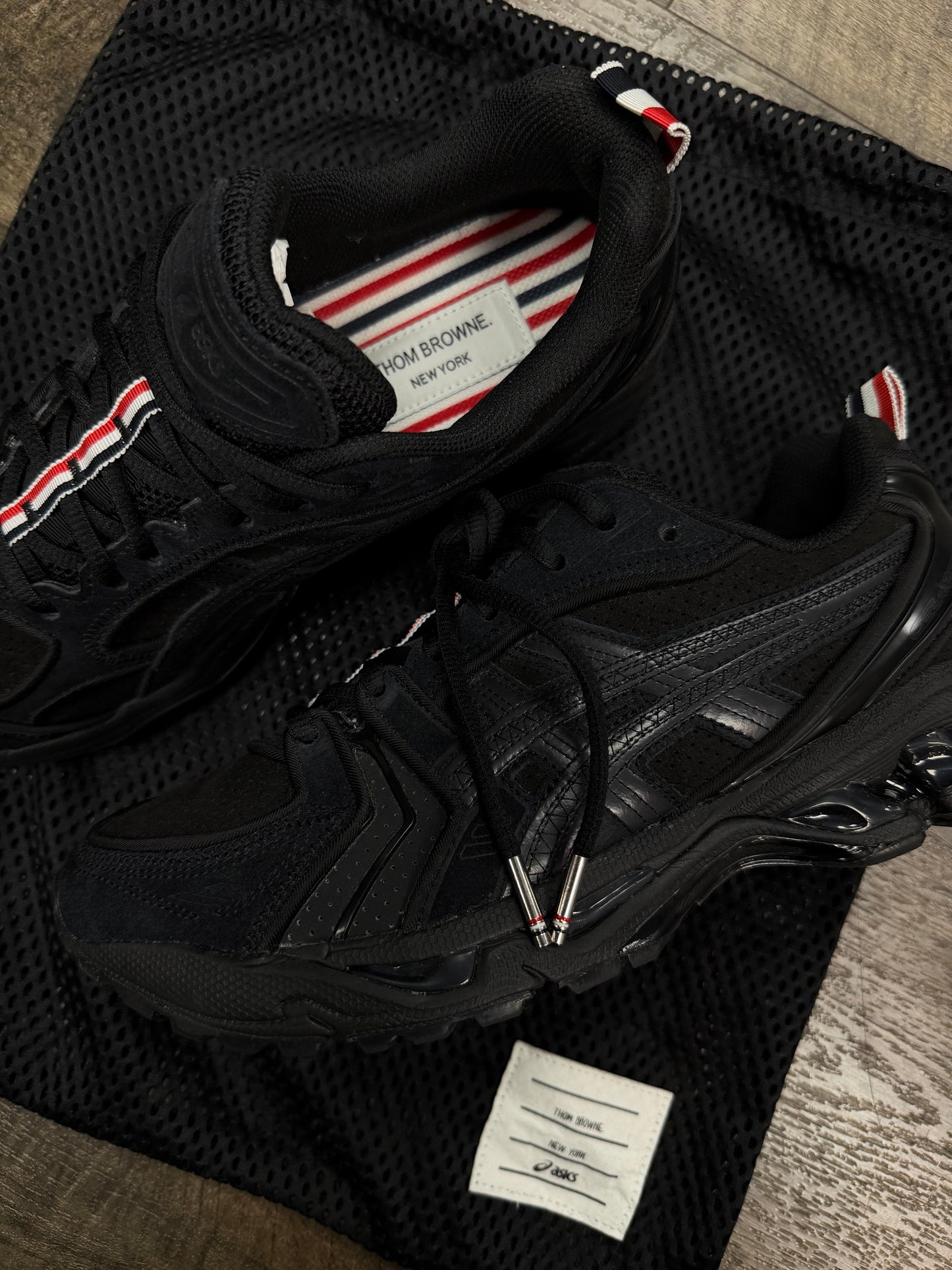 THOM BROWNE X ASICS GEL KAYANO 14 SNEAKER (8)