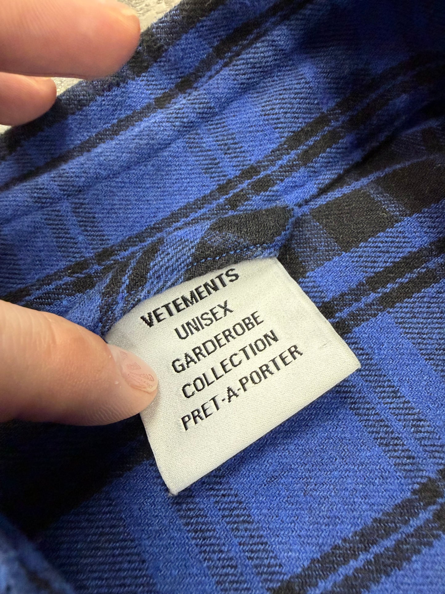 VETEMENTS NAME TAG BLEACHED FLANNEL (XS)