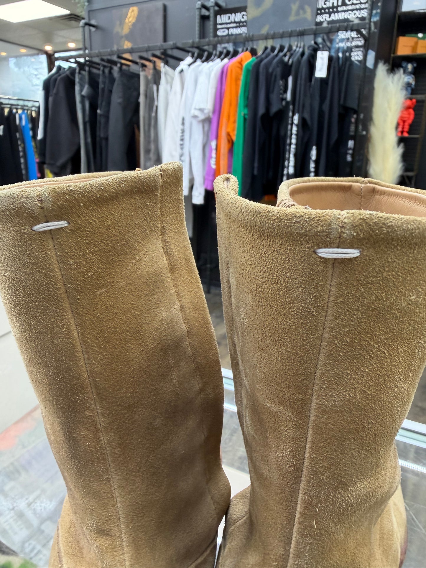 MAISON MARGIELA TABI ANKLE BOOT SUEDE (42)