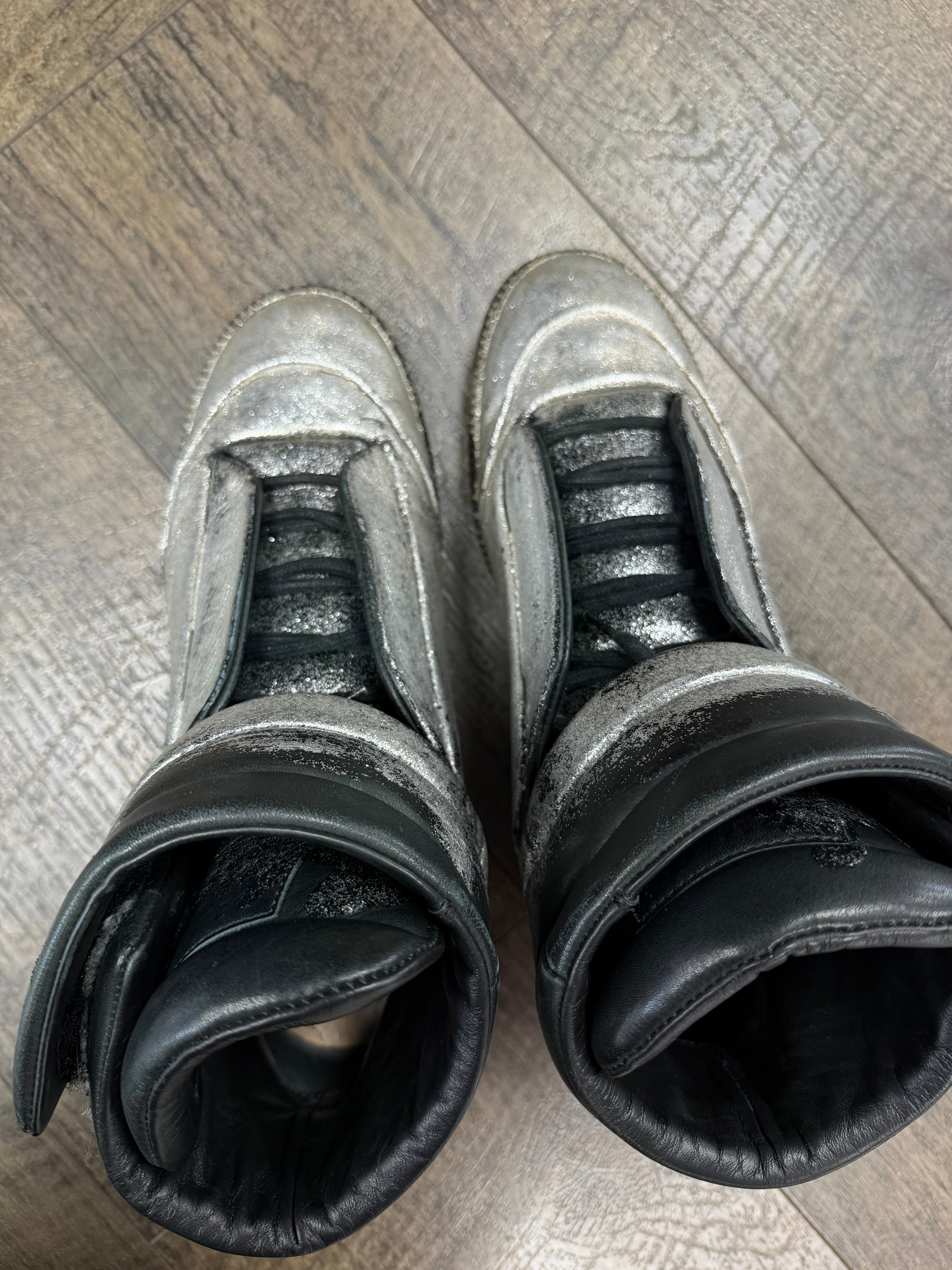 MAISON MARGIELA FUTURE HIGH GLITTER SILVER SNEAKER (42)