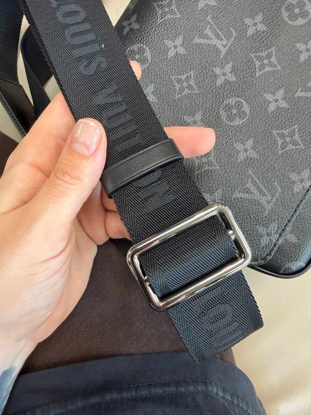 LOUIS VUITTON DISTRICT PM ECLIPSE MESSENGER
