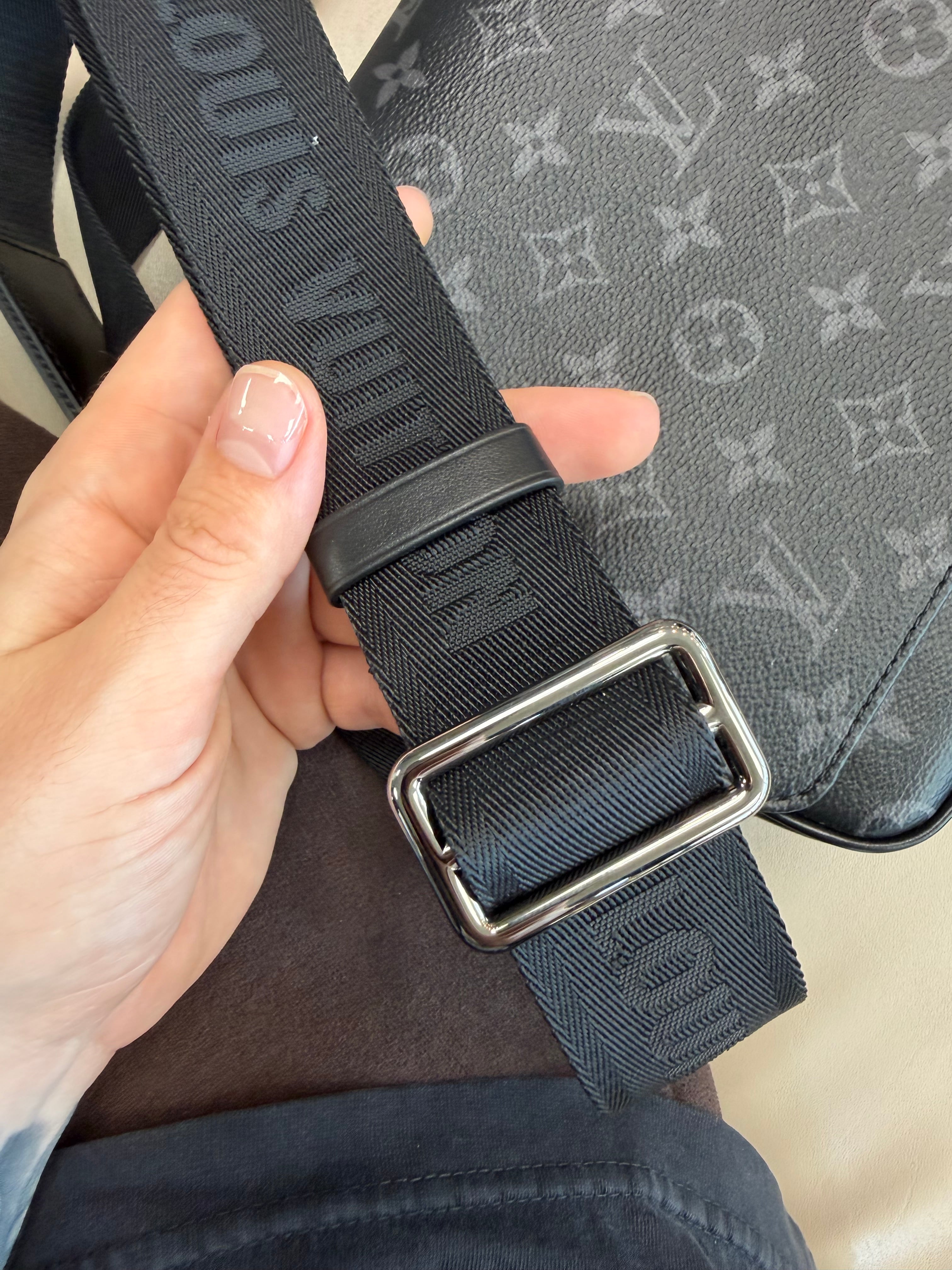 LOUIS VUITTON DISTRICT PM ECLIPSE MESSENGER
