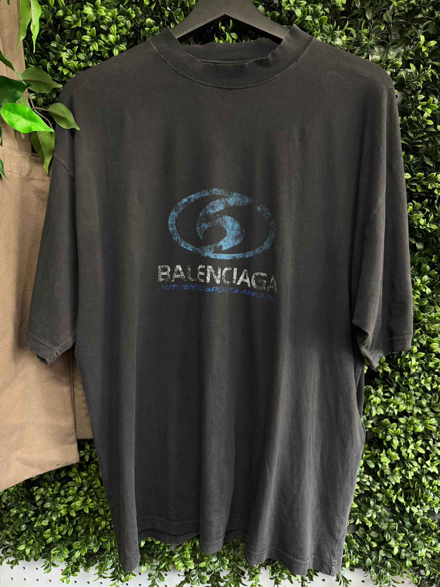 BALENCIAGA SURFER LOGO DISTRESSED TEE (S)