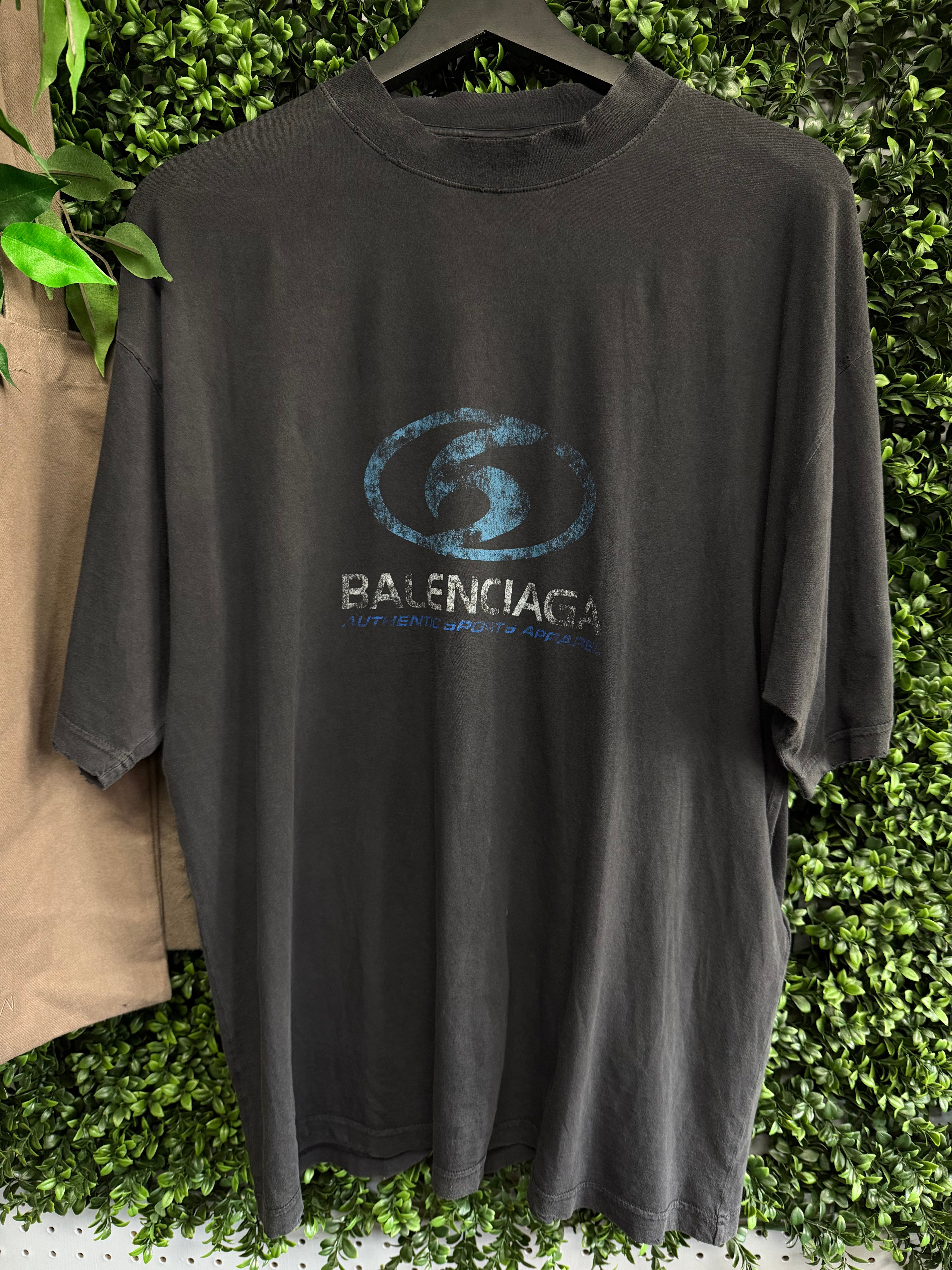 BALENCIAGA SURFER LOGO DISTRESSED TEE (S)