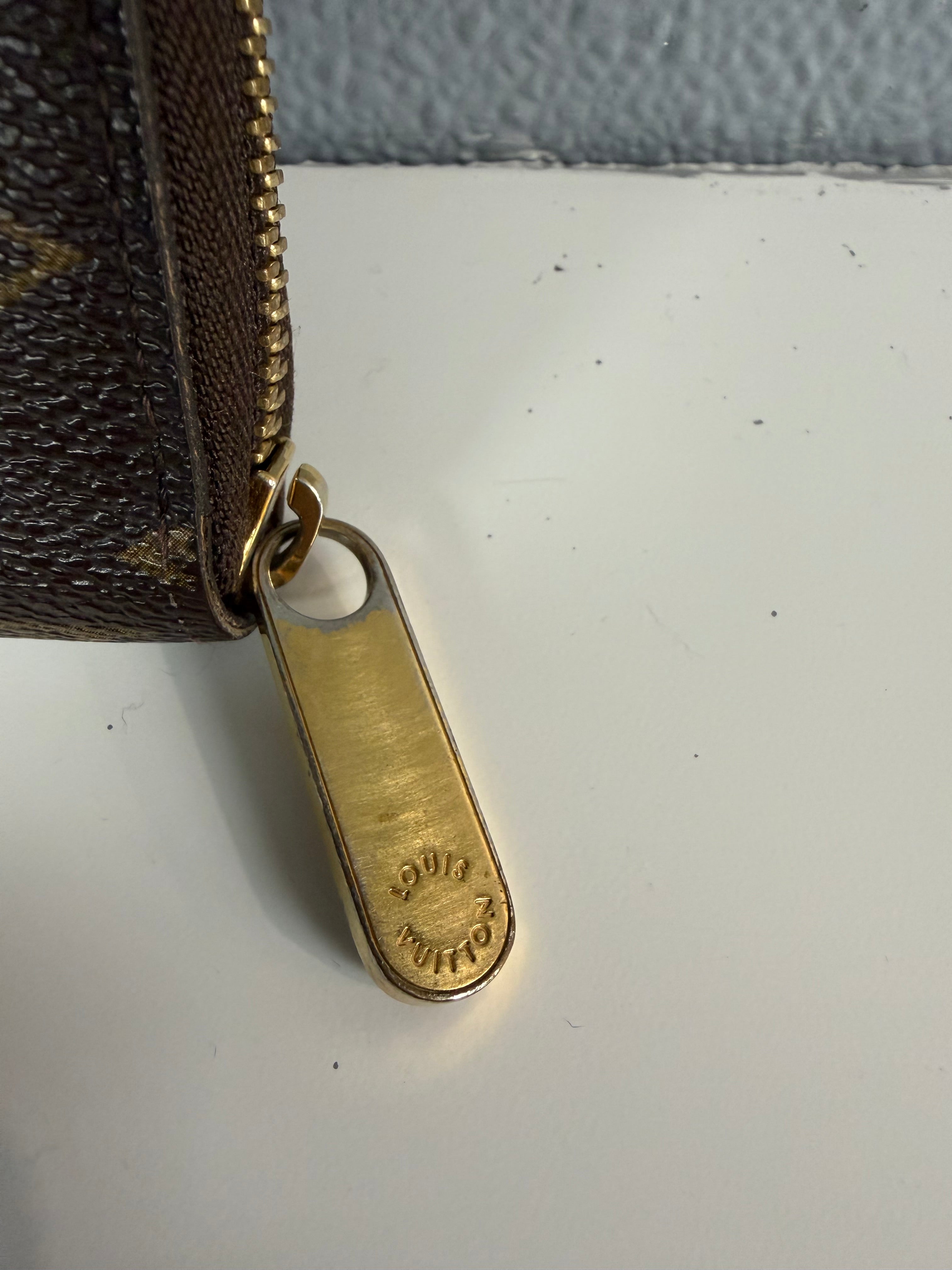LOUIS VUITTON ZIPPY LONG WALLET
