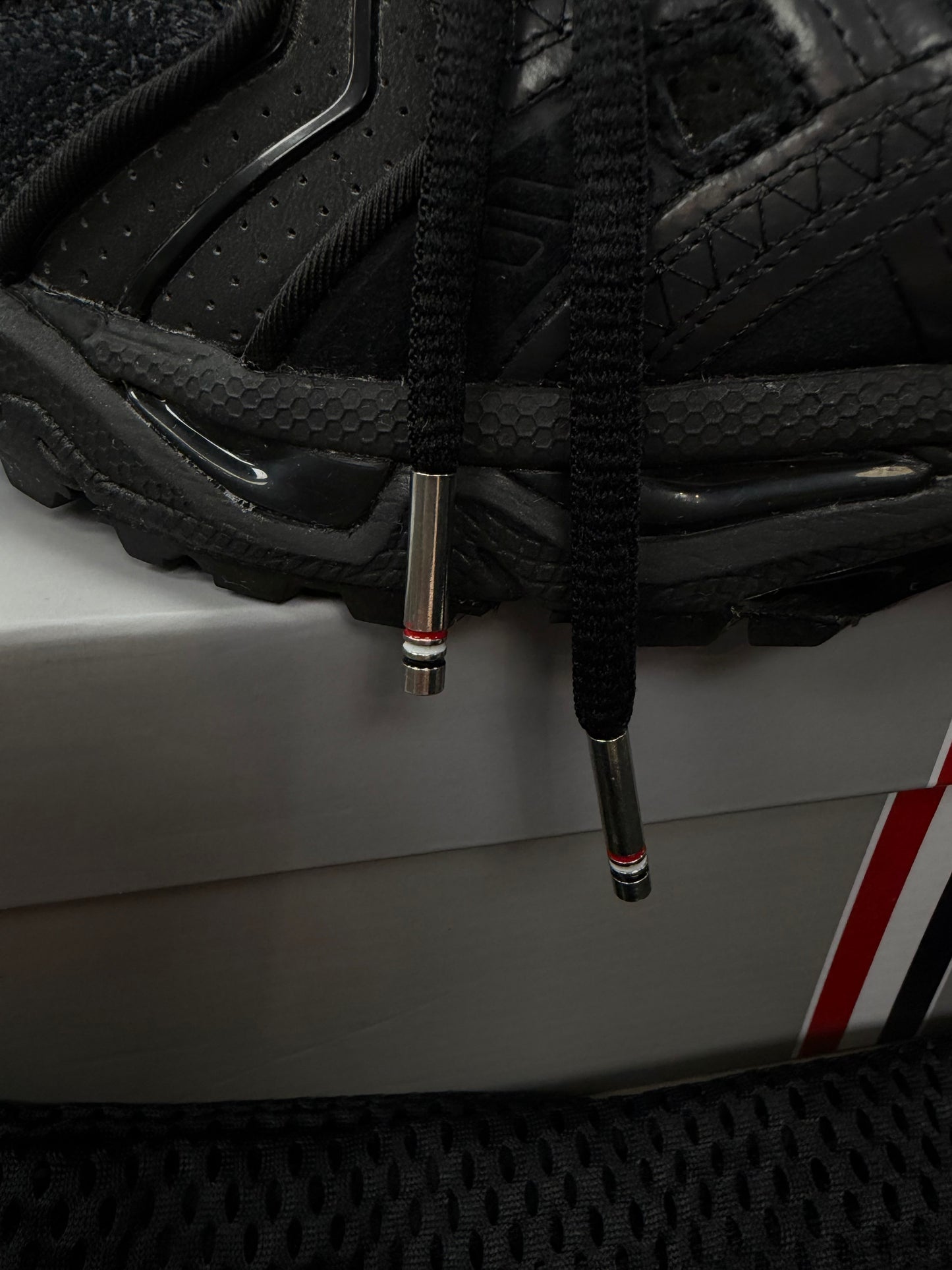 THOM BROWNE X ASICS GEL KAYANO 14 SNEAKER (8)