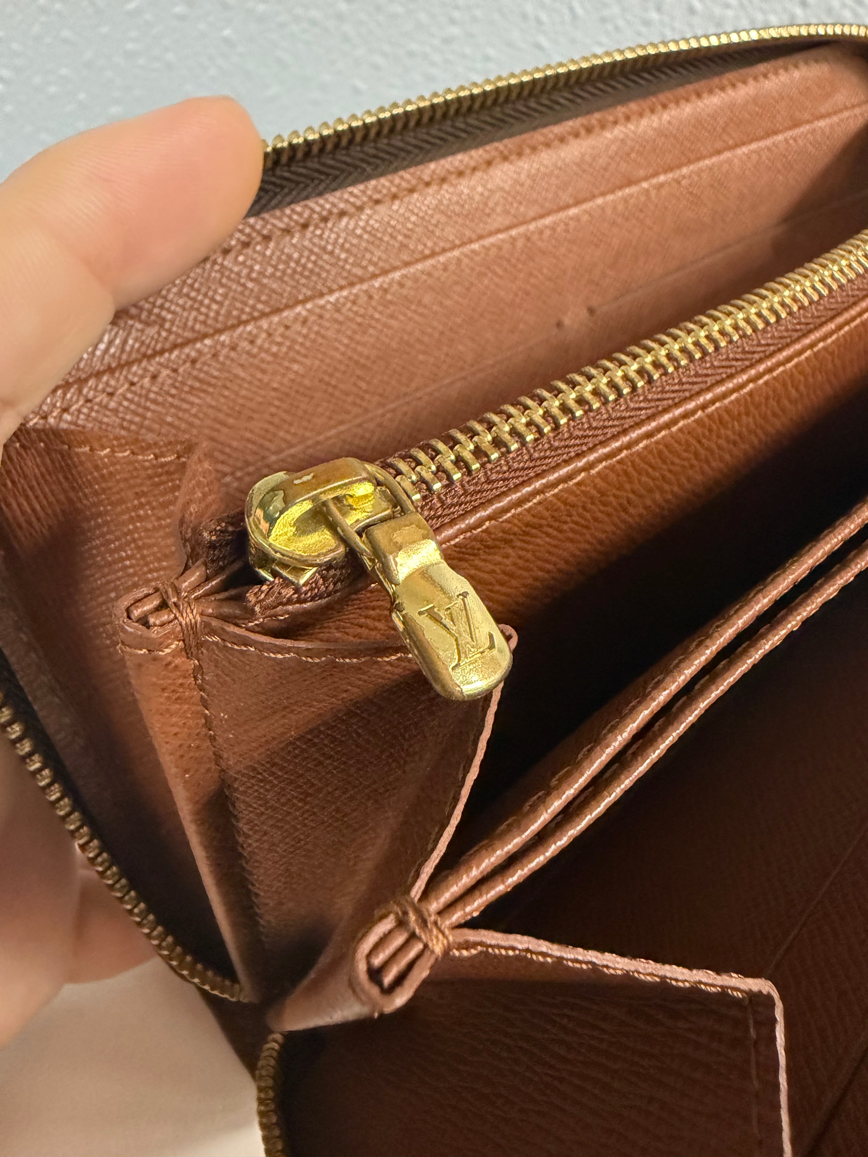 LOUIS VUITTON ZIPPY LONG WALLET