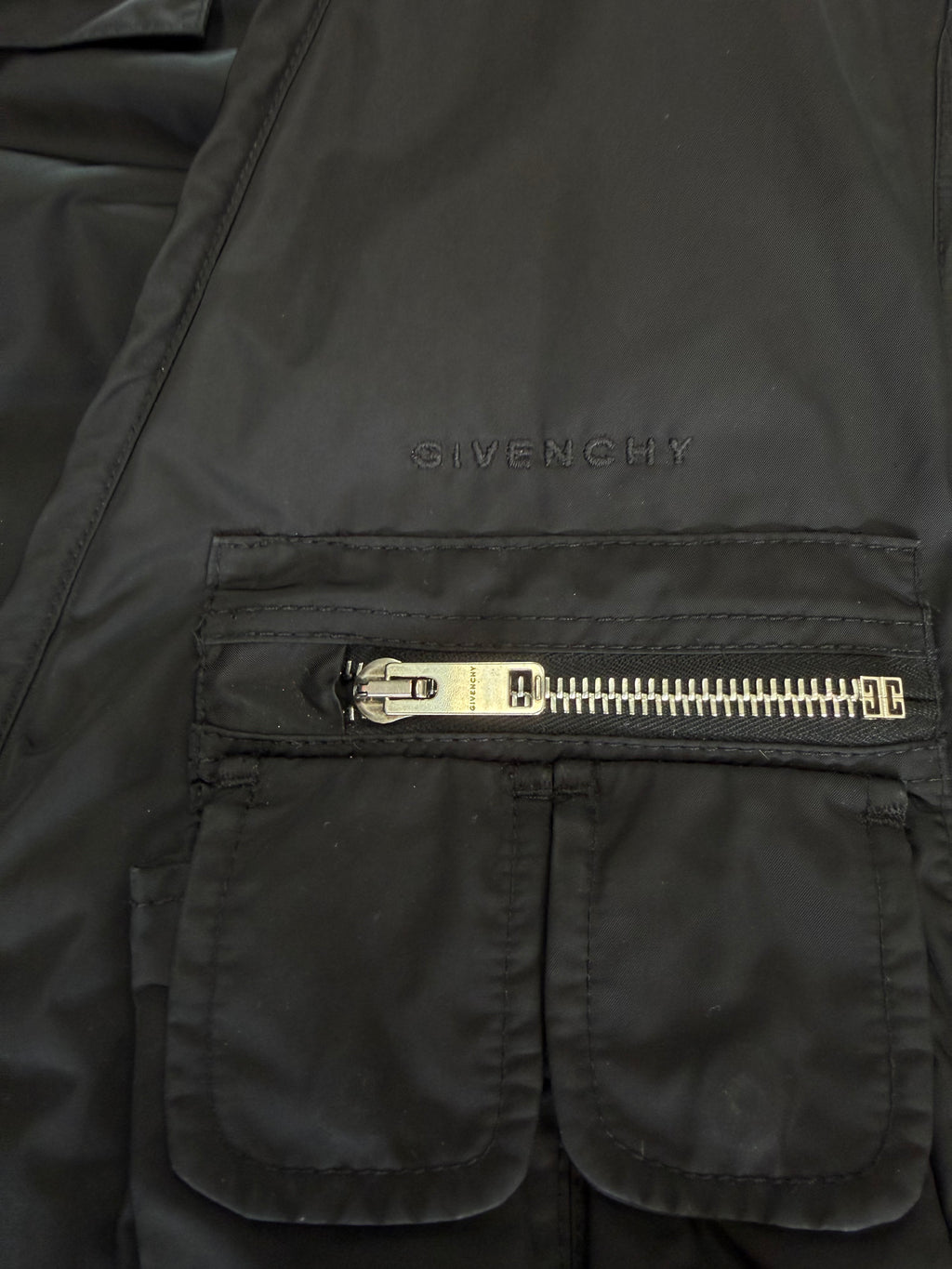 GIVENCHY NYLON CARGO VEST (L)