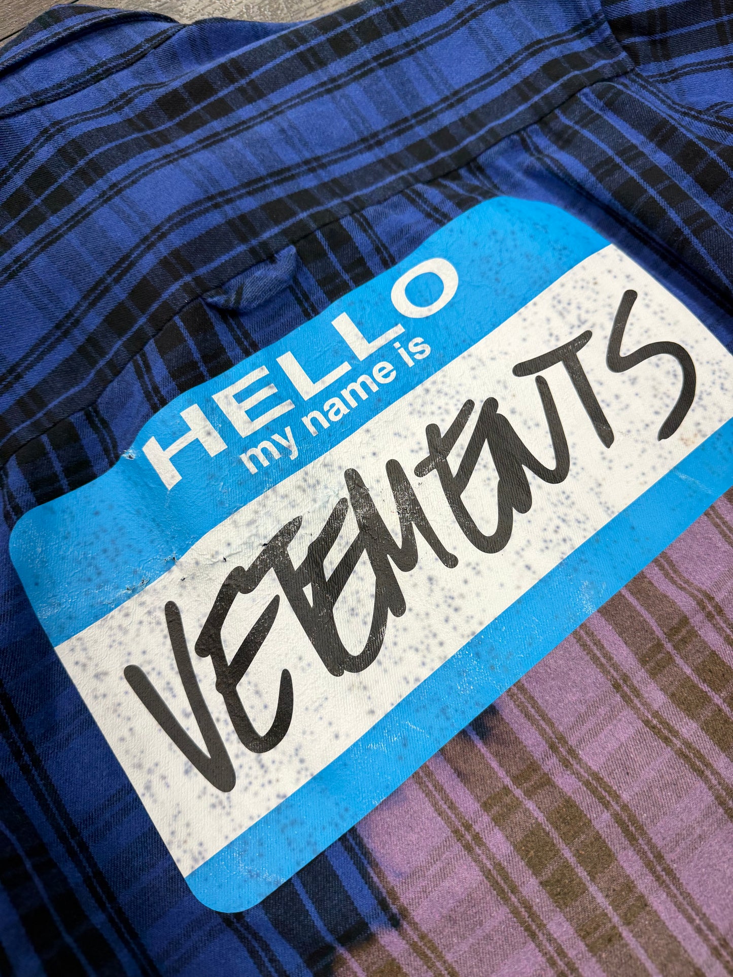 VETEMENTS NAME TAG BLEACHED FLANNEL (XS)