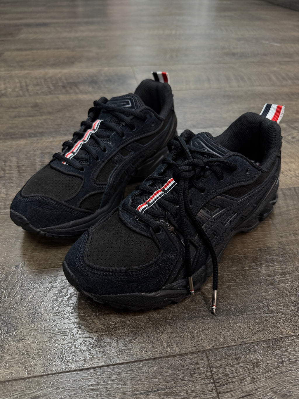 THOM BROWNE X ASICS GEL KAYANO 14 SNEAKER (8)
