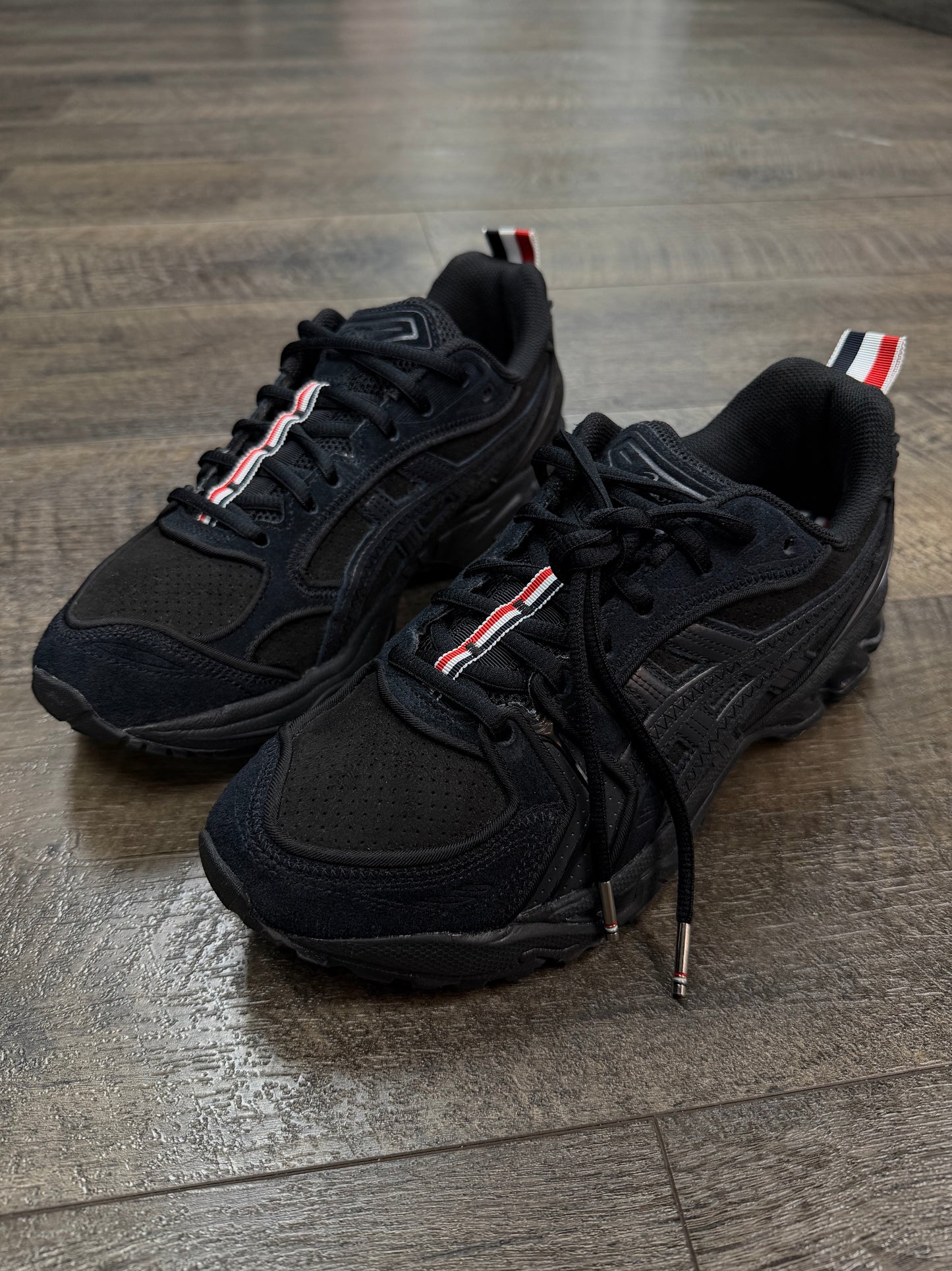 THOM BROWNE X ASICS GEL KAYANO 14 SNEAKER (8)