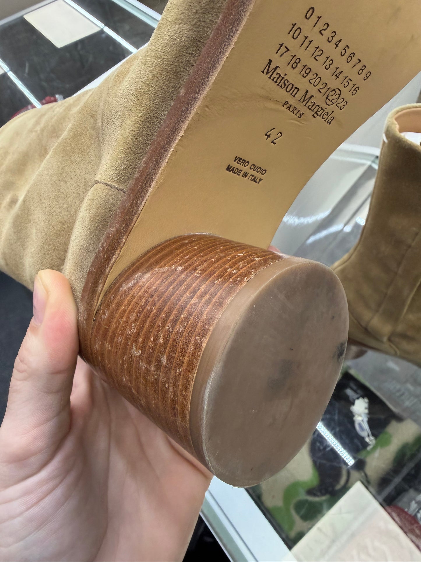 MAISON MARGIELA TABI ANKLE BOOT SUEDE (42)