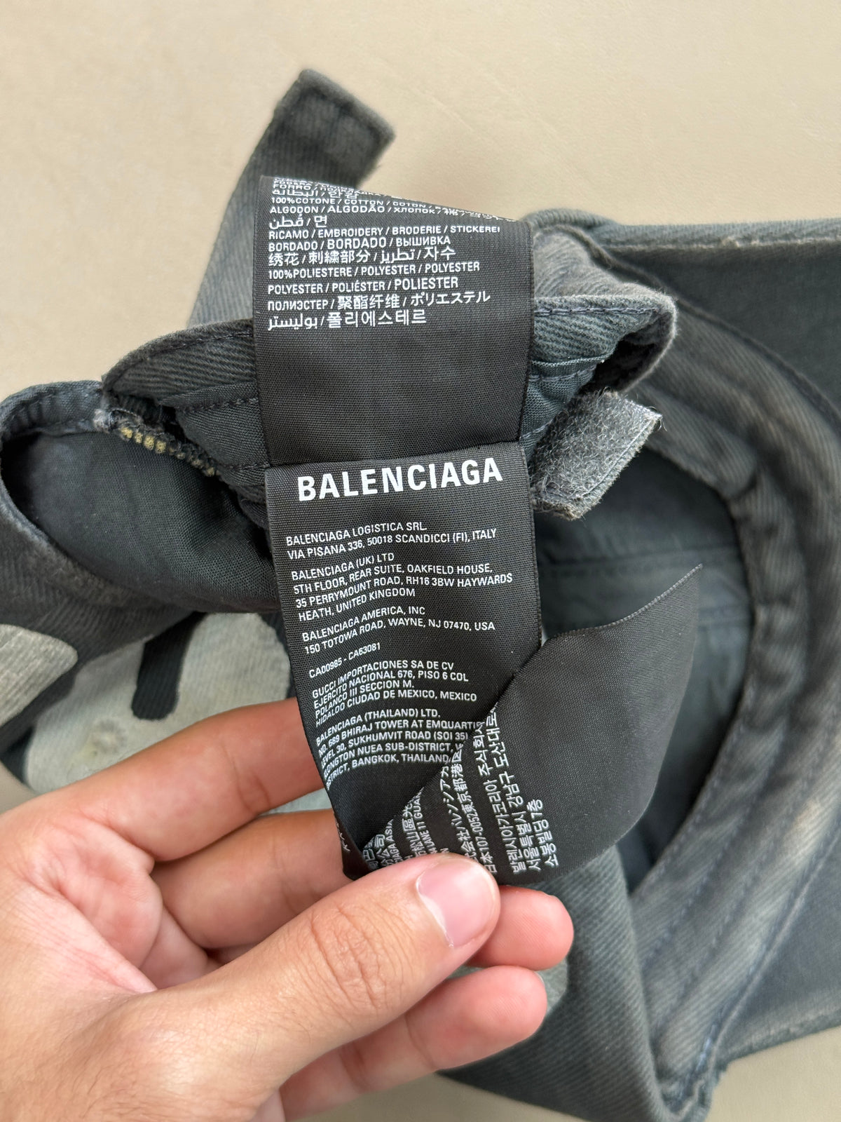 BALENCIAGA DIRTY BB PARIS HAT (L)