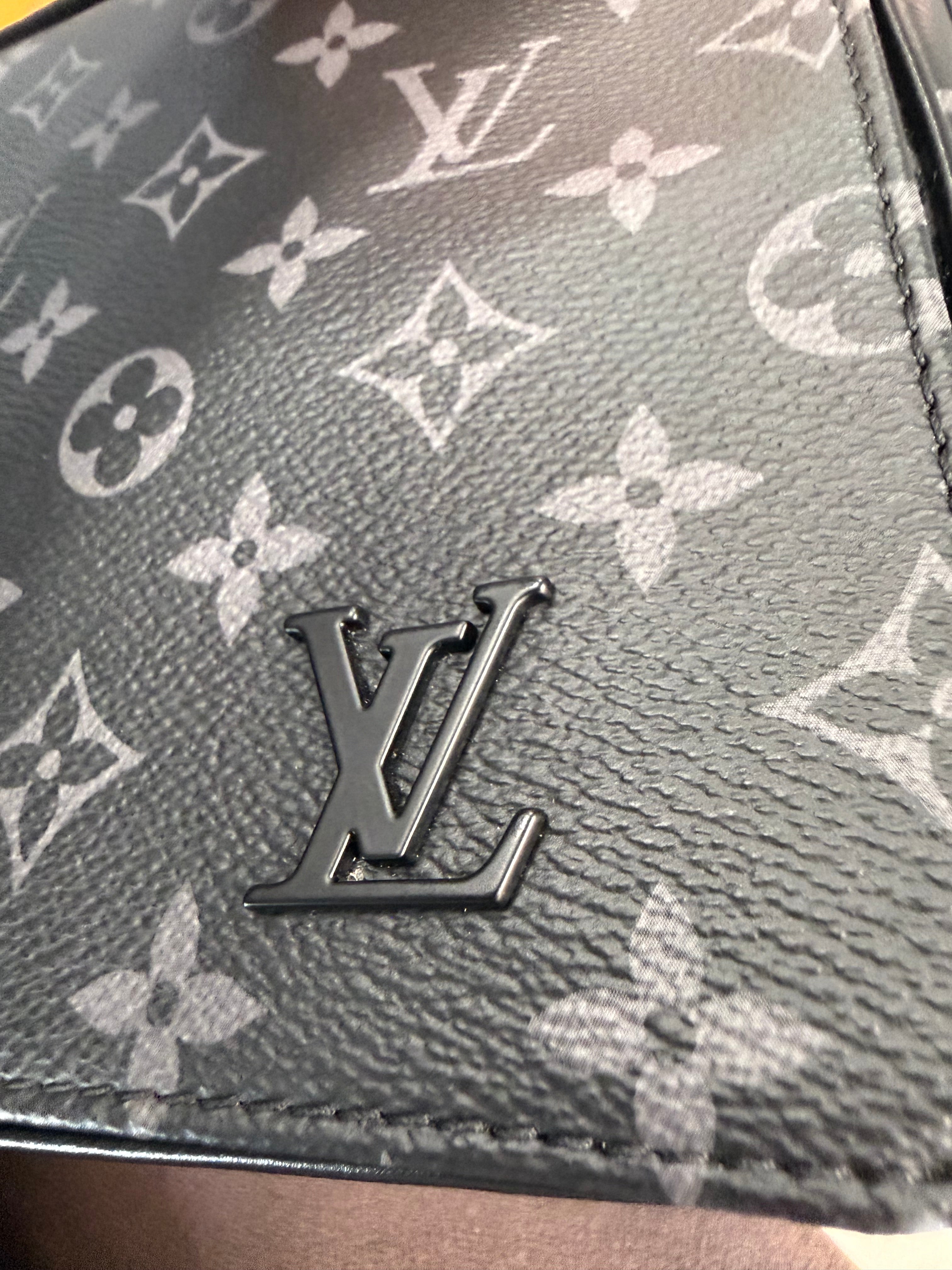 LOUIS VUITTON DISTRICT PM ECLIPSE MESSENGER