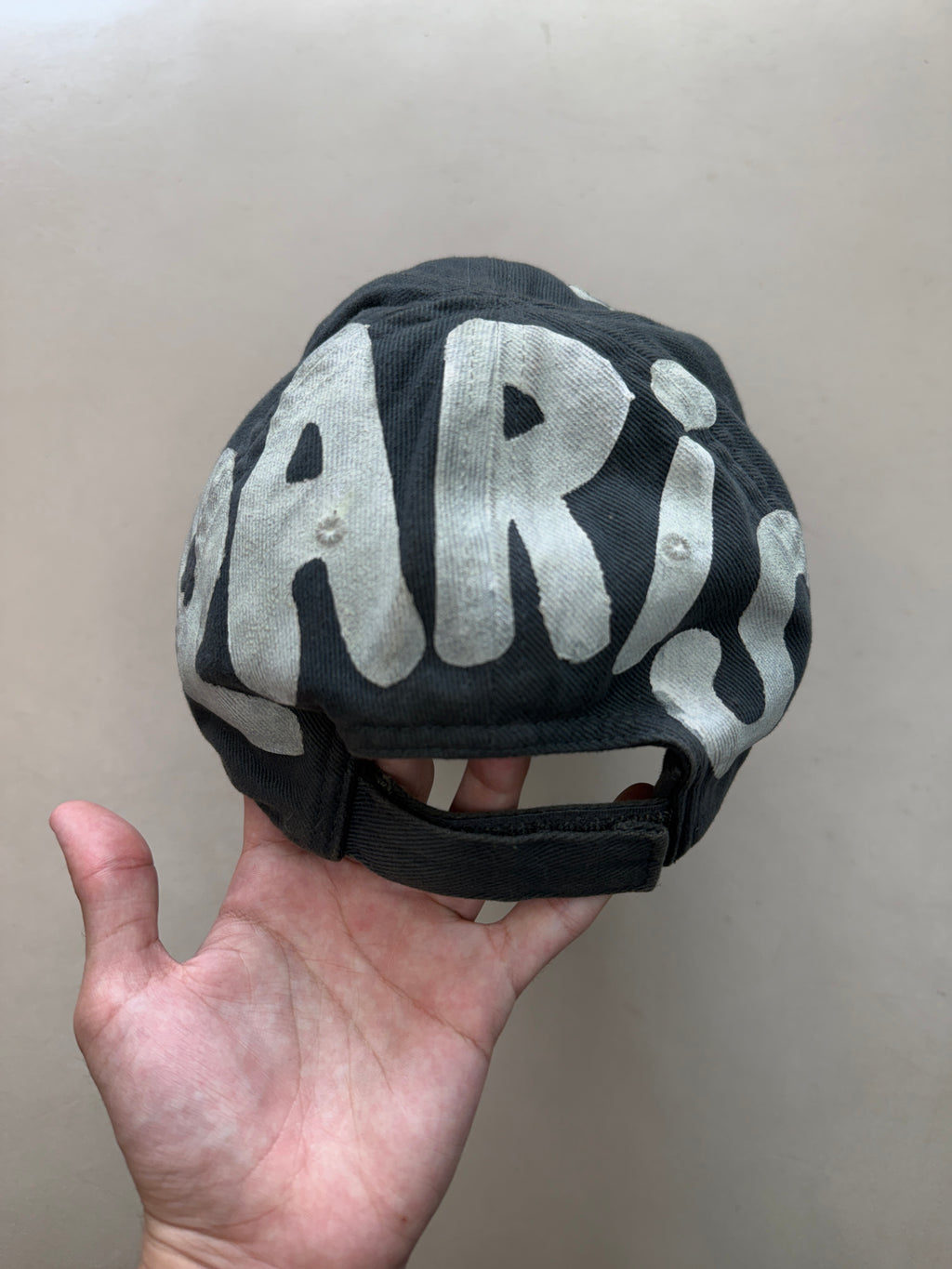 BALENCIAGA DIRTY BB PARIS HAT (L)