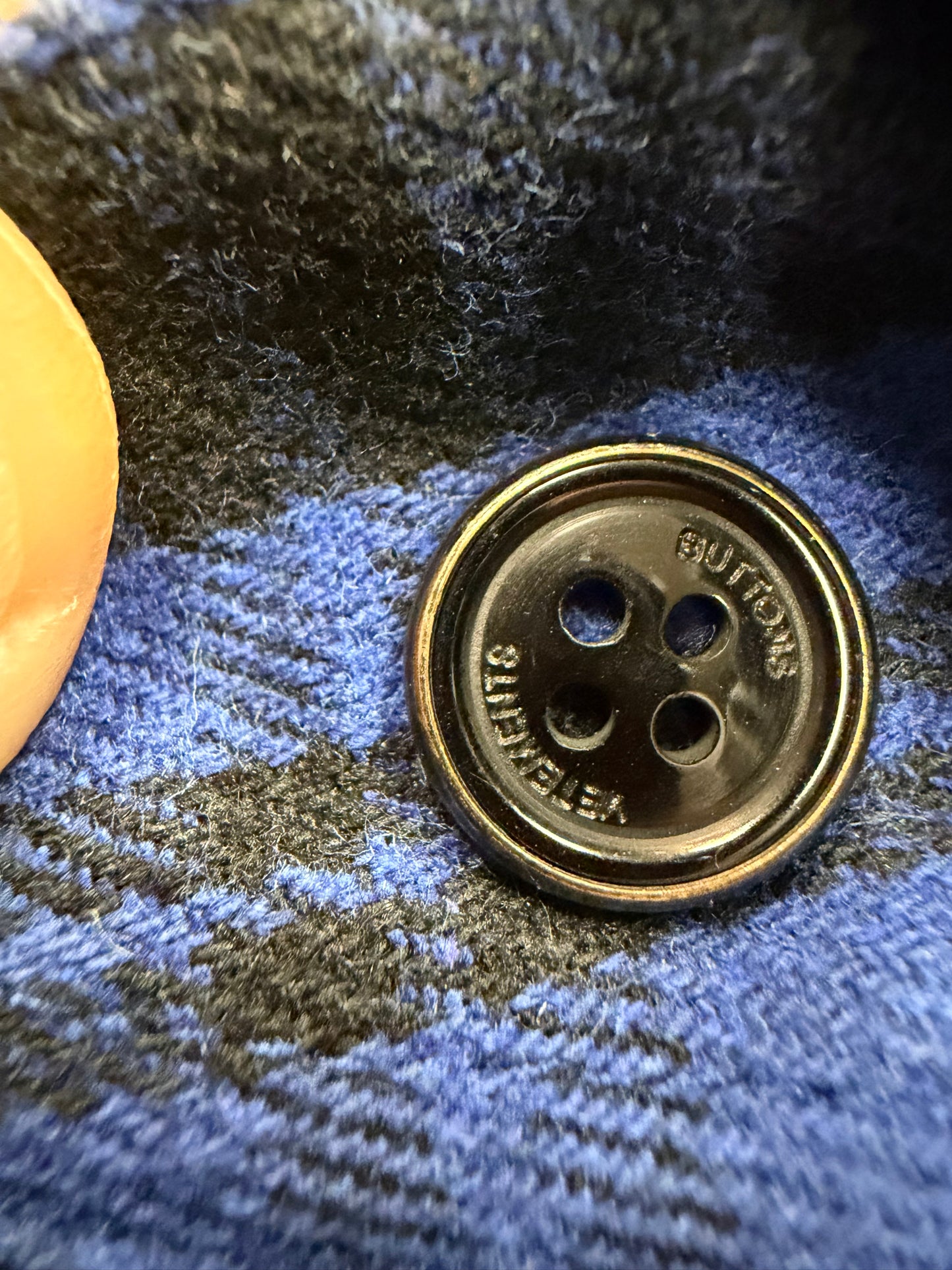 VETEMENTS NAME TAG BLEACHED FLANNEL (XS)