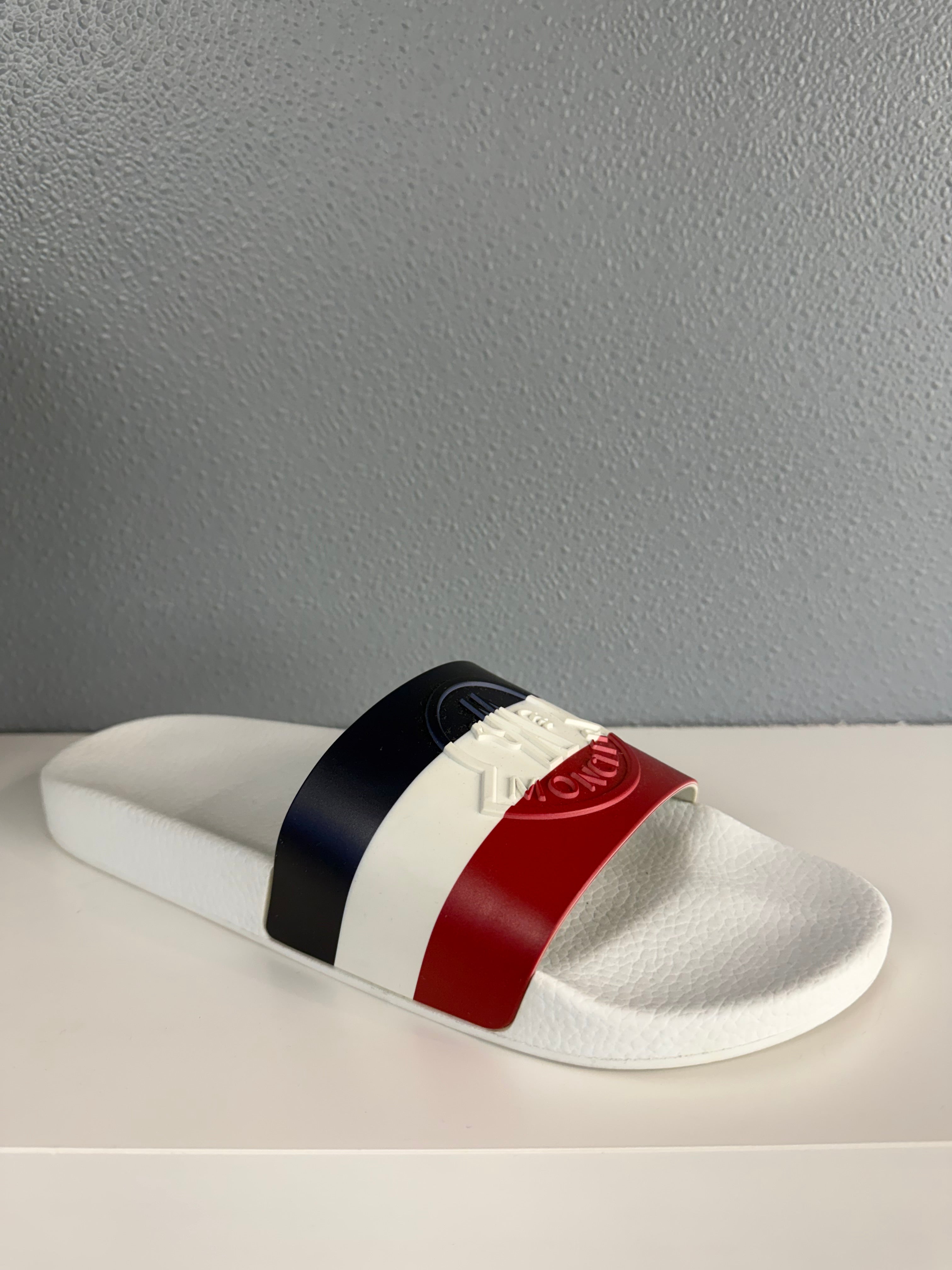 MONCLER BASILE SLIDES (46)