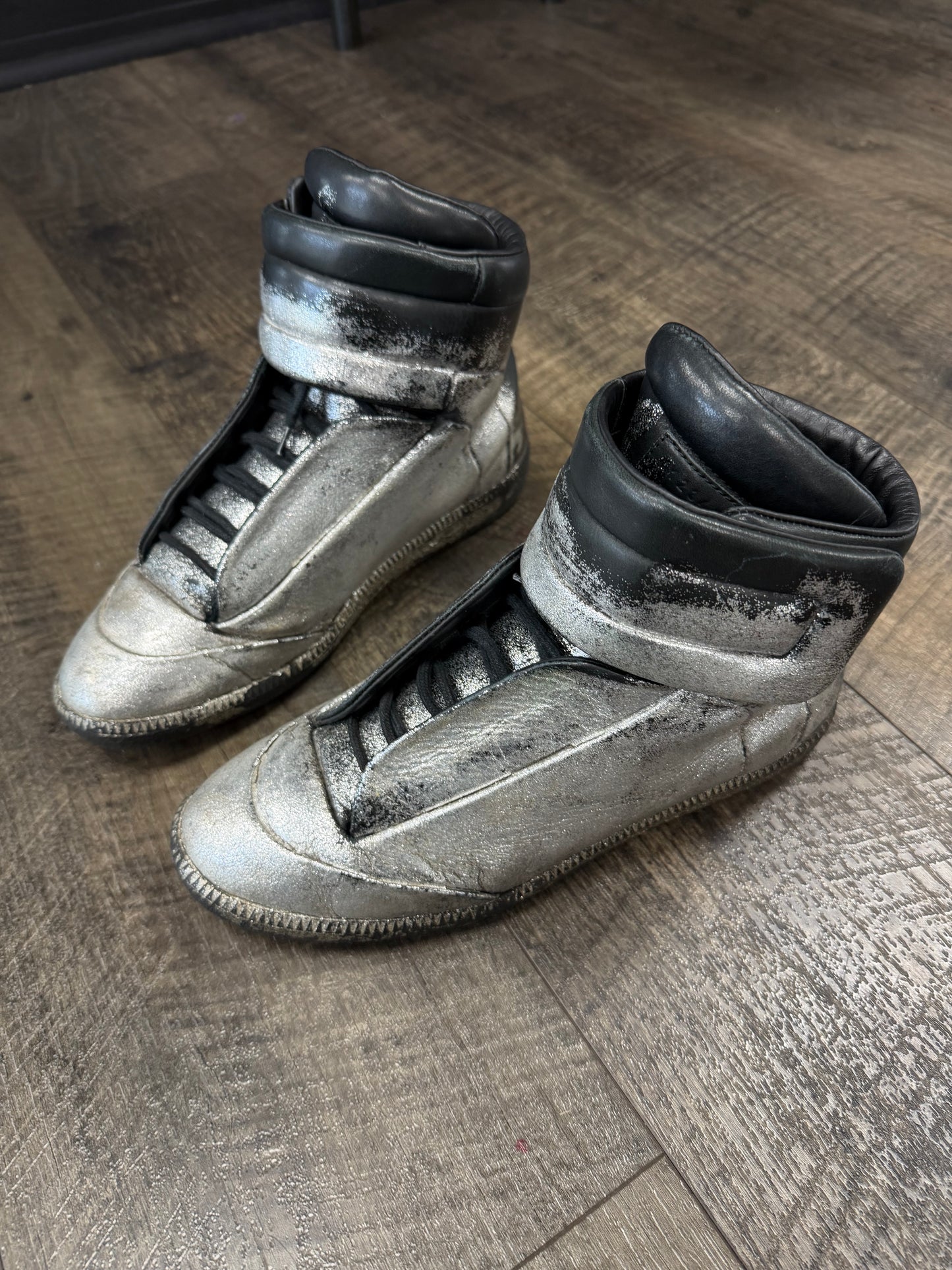 MAISON MARGIELA FUTURE HIGH GLITTER SILVER SNEAKER (42)