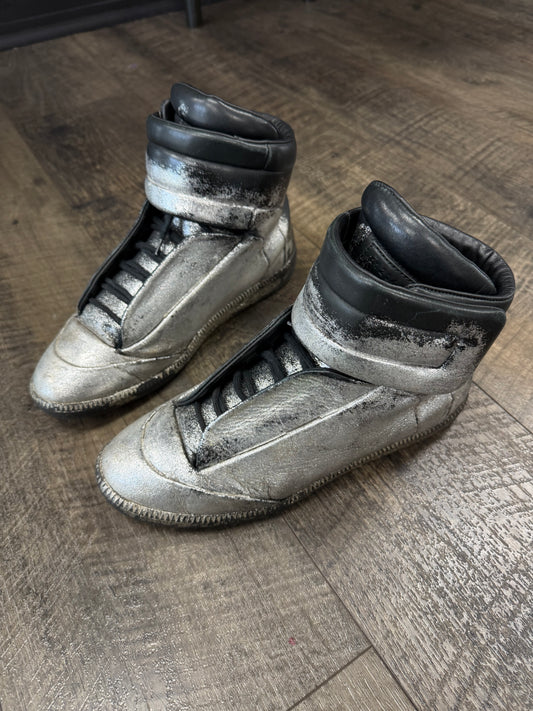 MAISON MARGIELA FUTURE HIGH GLITTER SILVER SNEAKER (42)