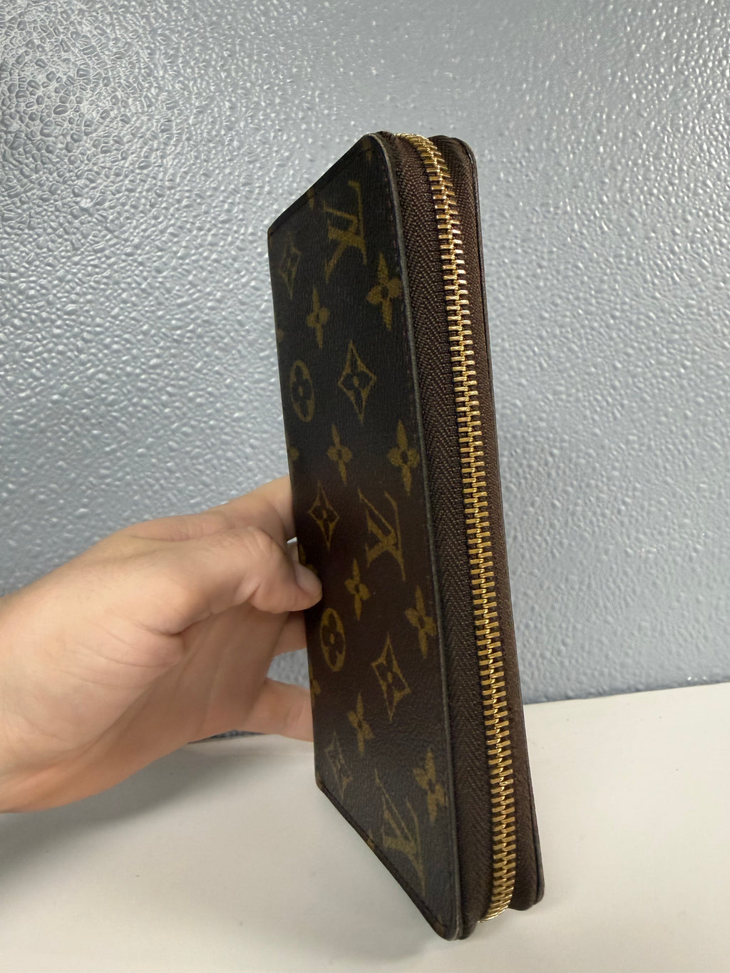LOUIS VUITTON ZIPPY LONG WALLET