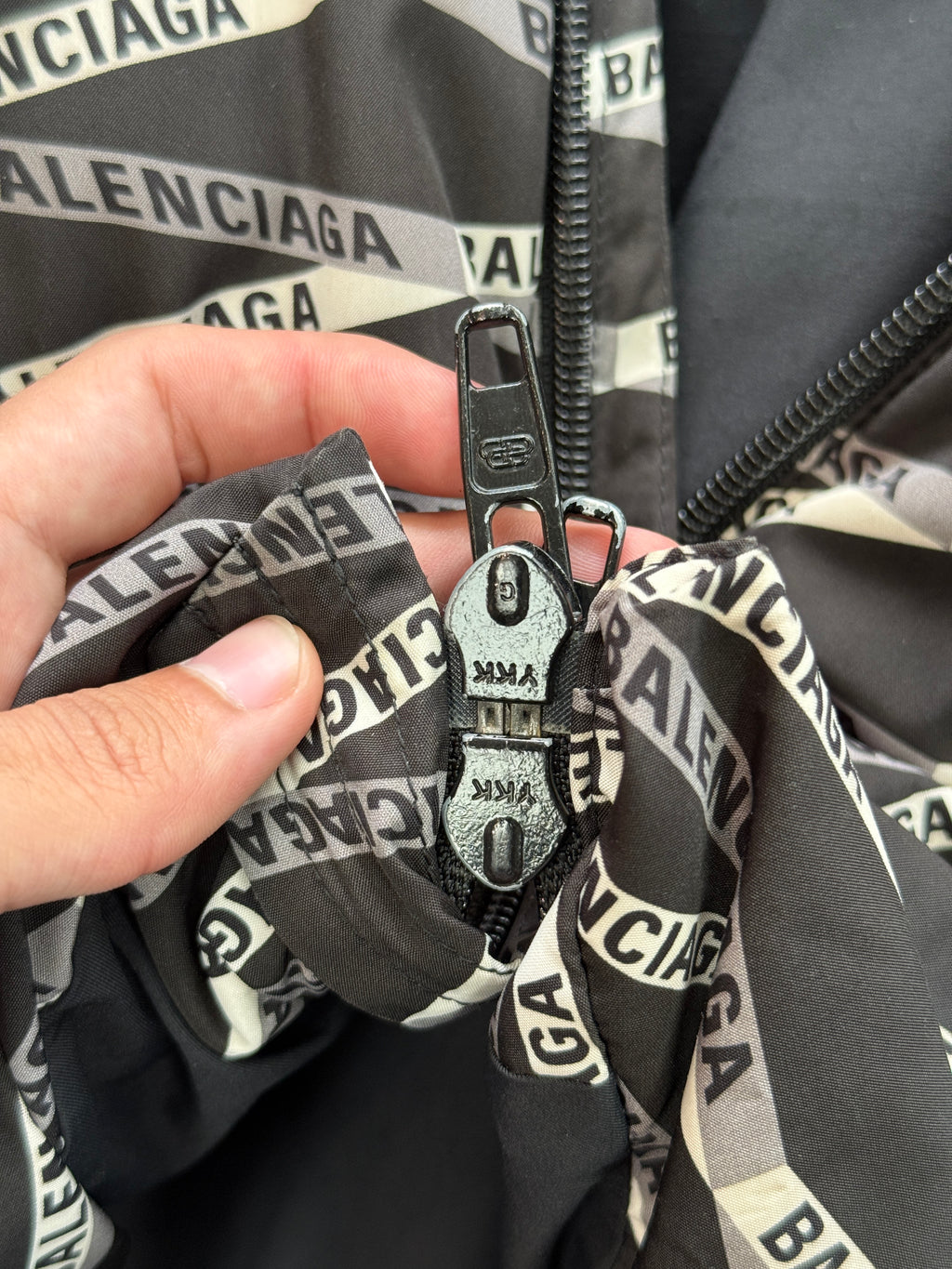 BALENCIAGA LOGO C SHAPE PUFFER JACKET (M)