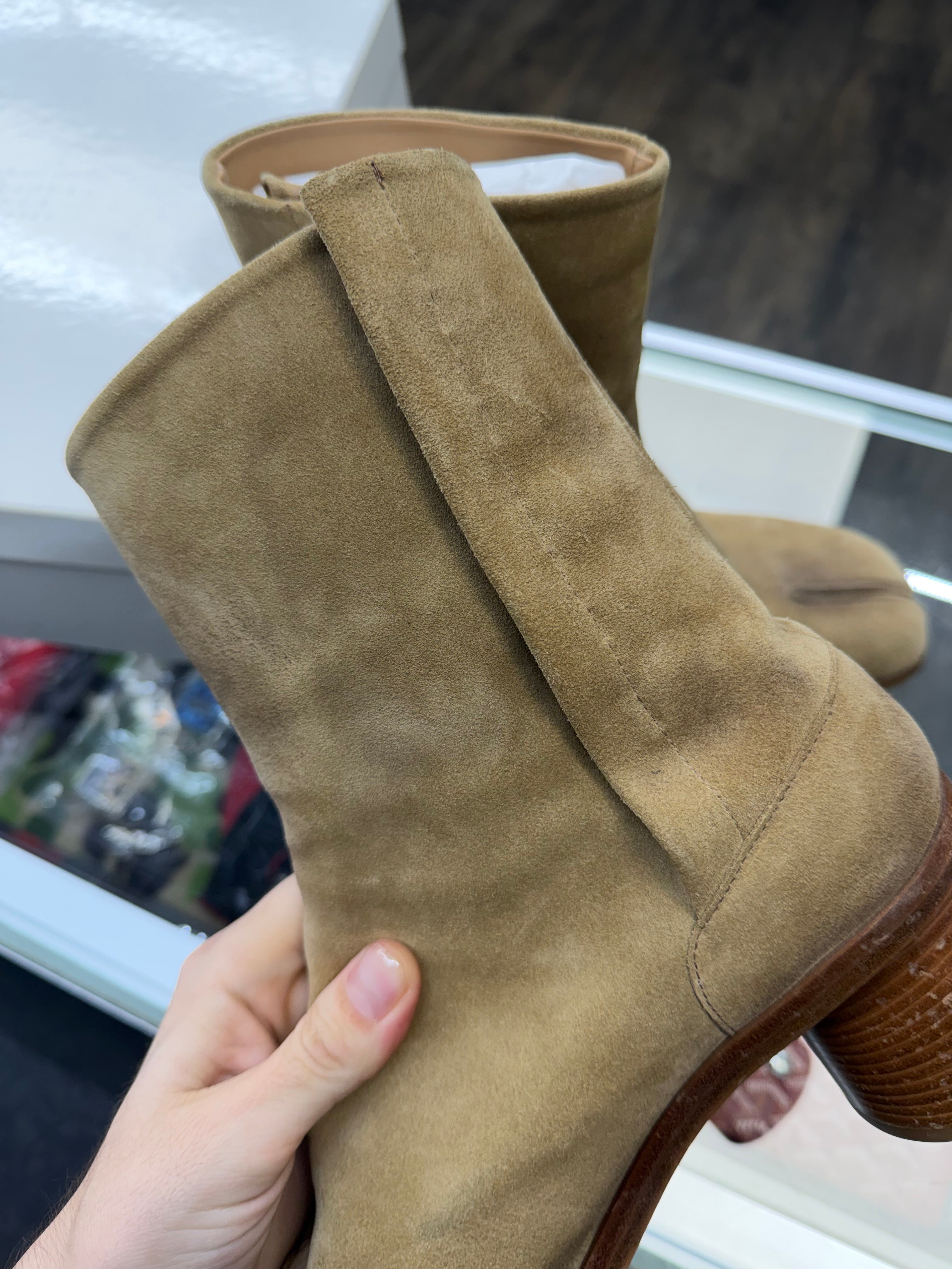 MAISON MARGIELA TABI ANKLE BOOT SUEDE (42)