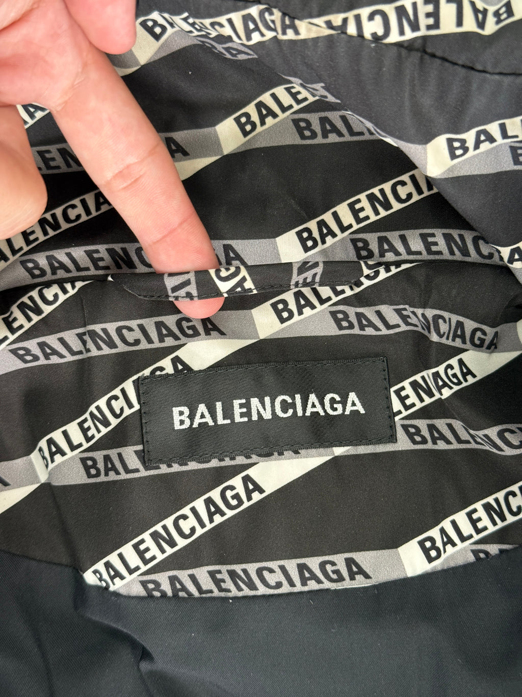 BALENCIAGA LOGO C SHAPE PUFFER JACKET (M)