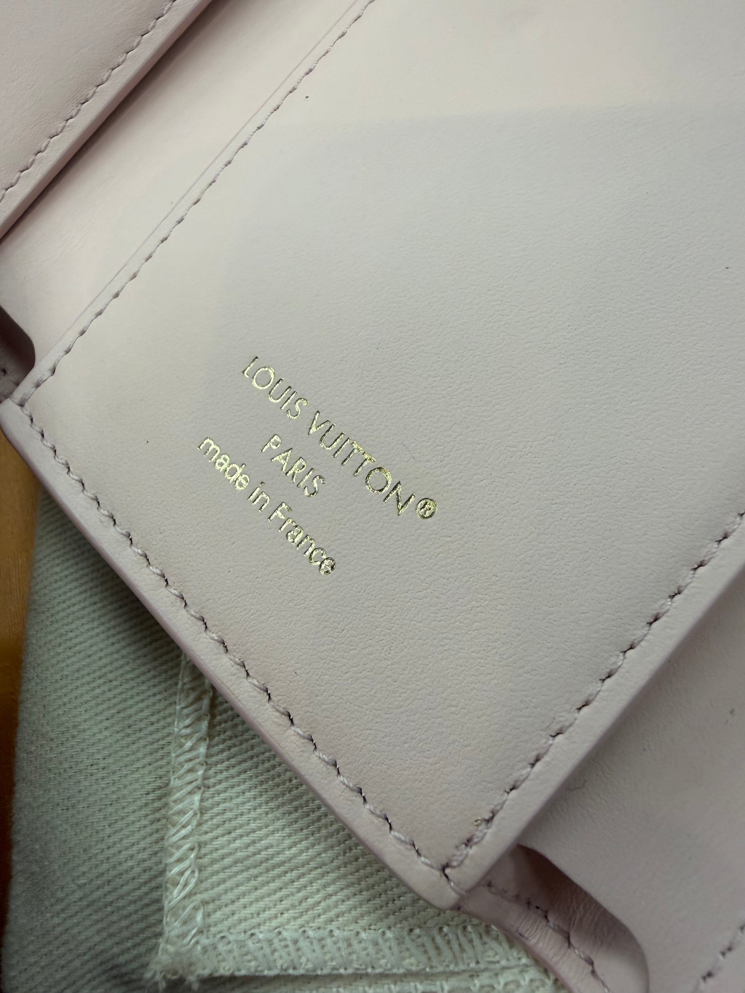 CAPUCINES COMPACT WALLET JASMINE PINK