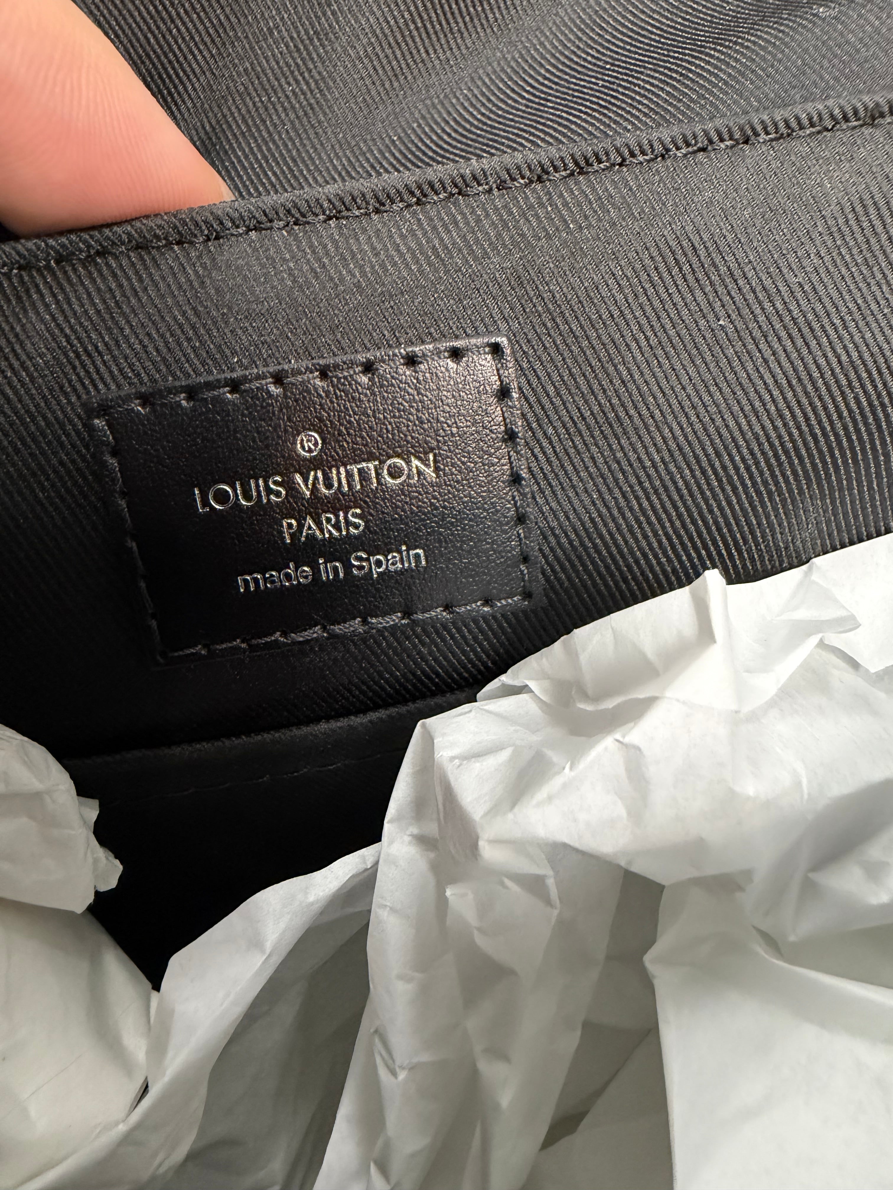 LOUIS VUITTON DISTRICT PM ECLIPSE MESSENGER