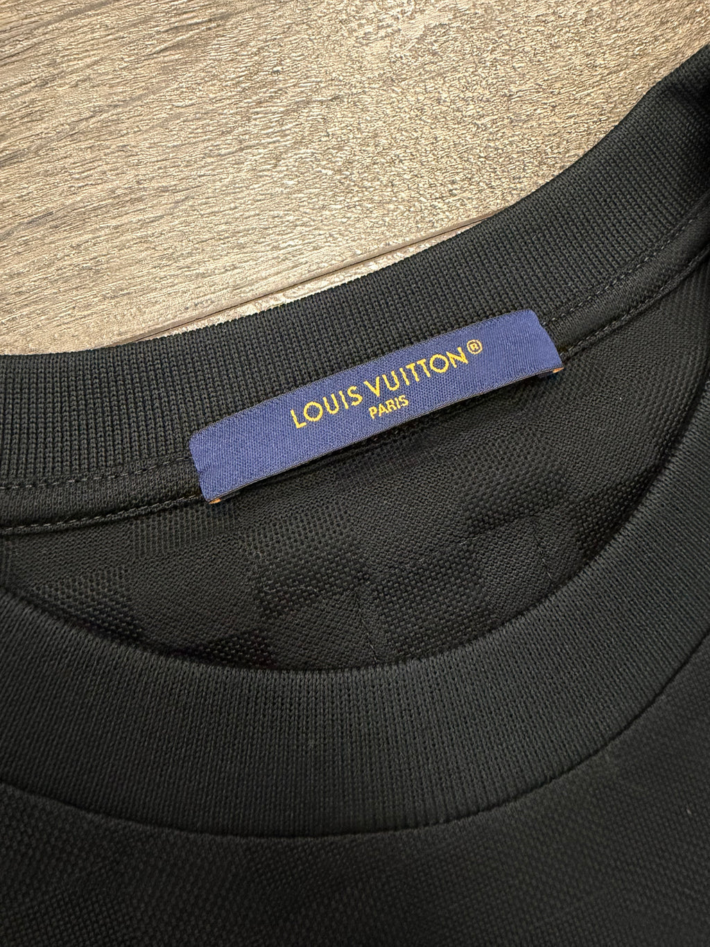 LOUIS VUITTON EMBROIDERED SIGNATURE T SHIRT (M)