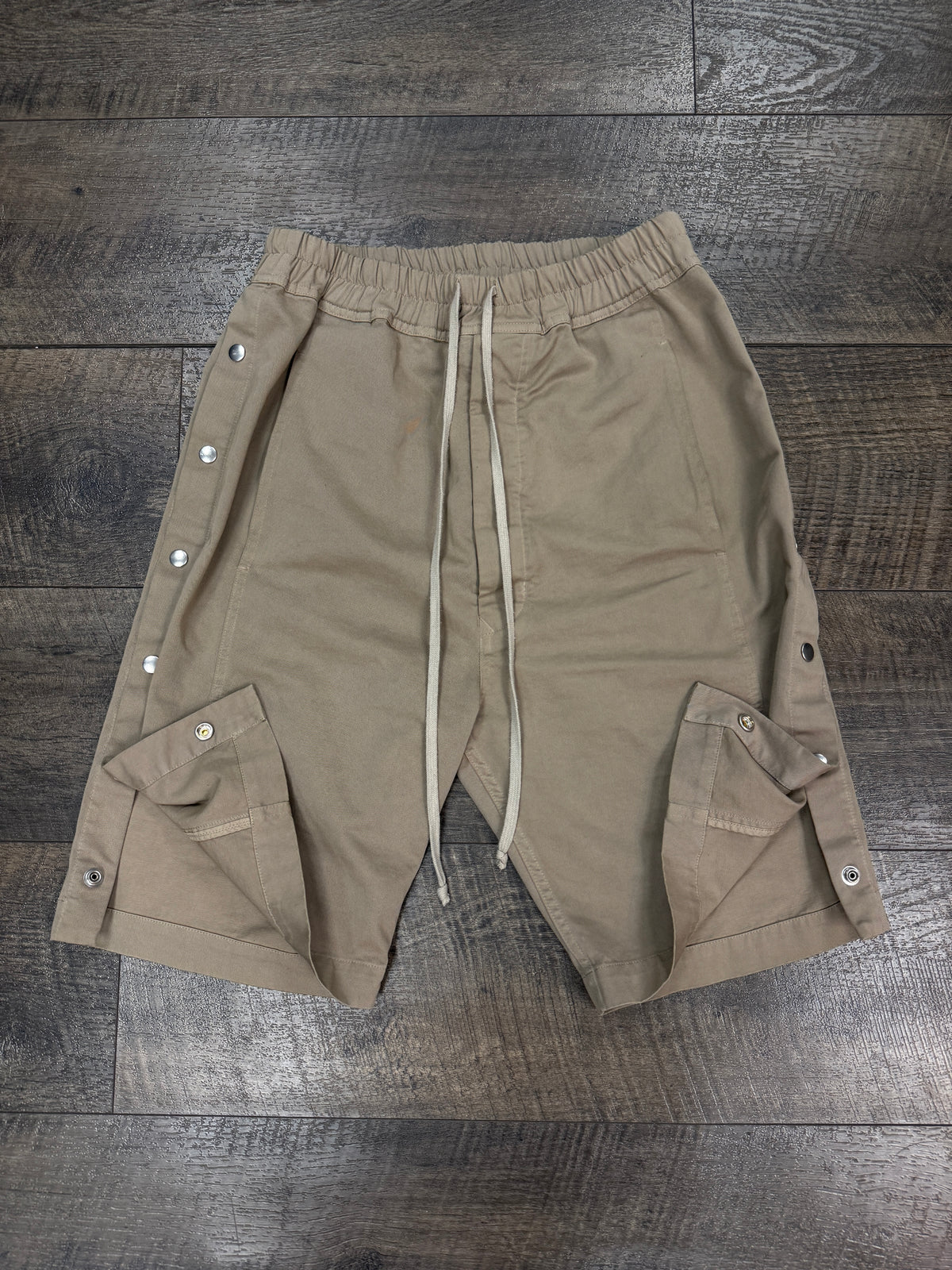 RICK OWENS CREATCH SHORTS DIRTY PEARL (XS)