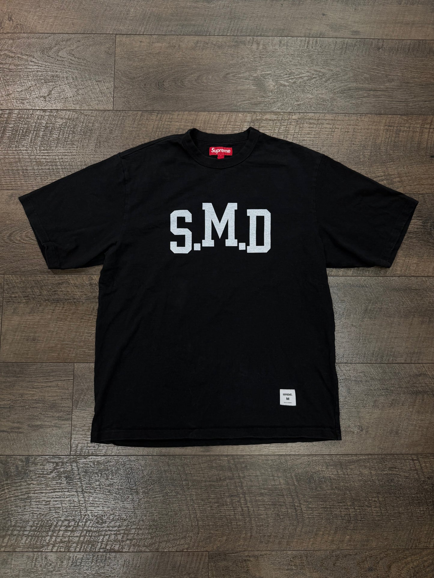SUPREME S.M.D COLLEGE CUT N SEW TEE (M)