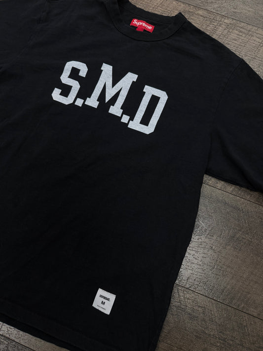 SUPREME S.M.D COLLEGE CUT N SEW TEE (M)