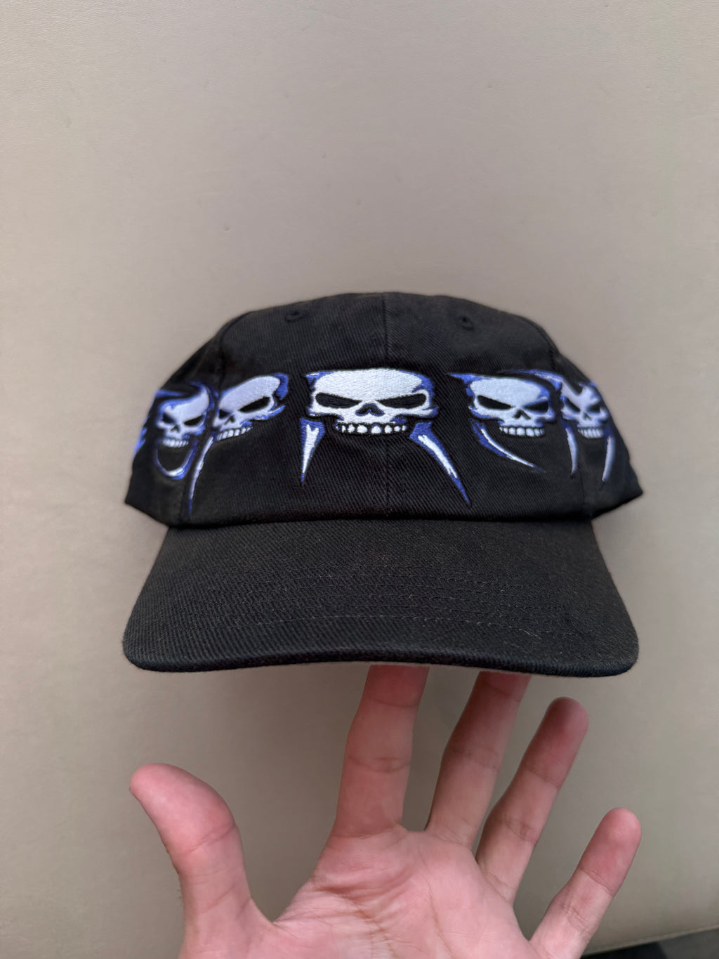 SUPREME SKULLS SPELLOUT 6-PANEL HAT