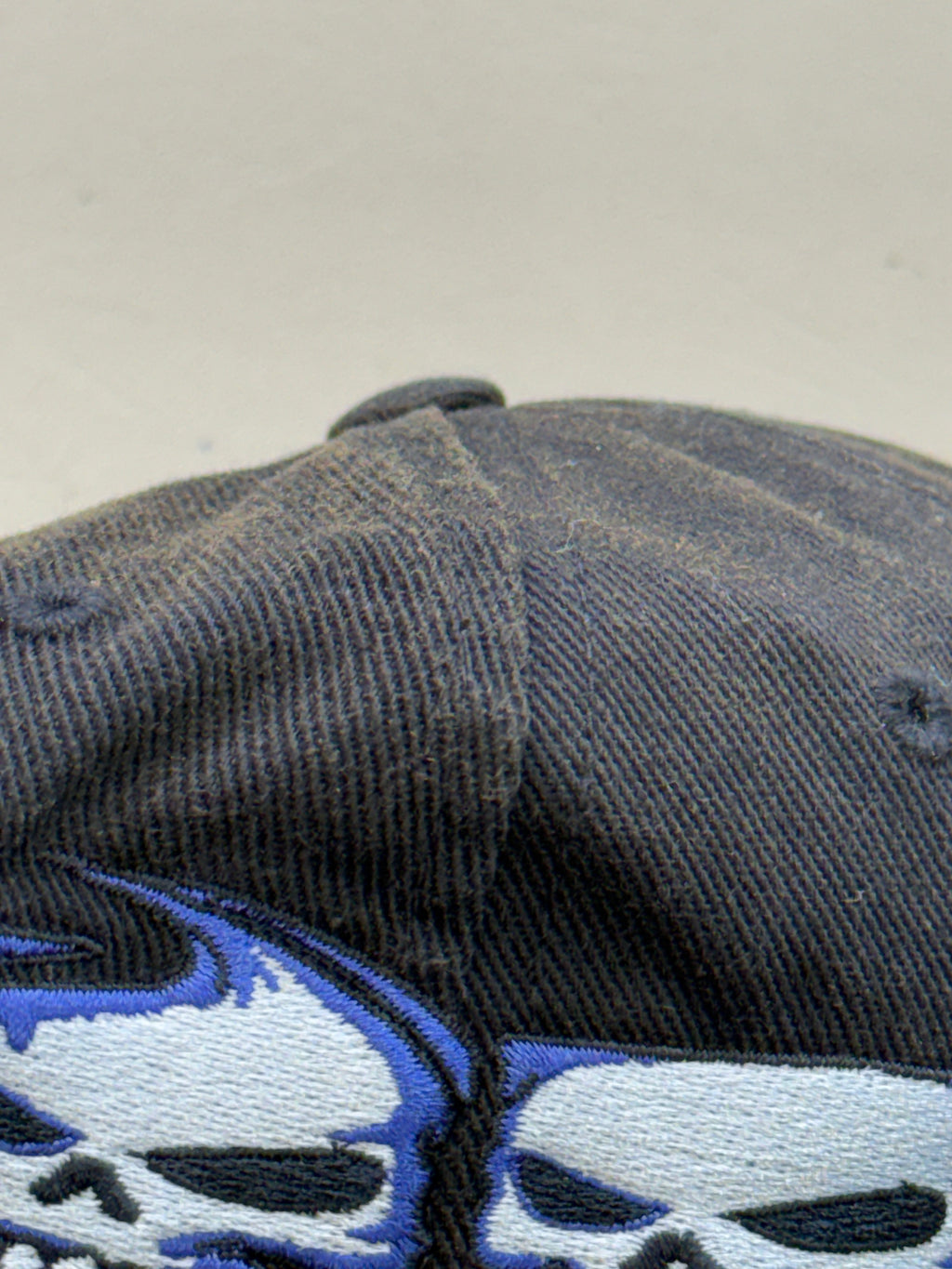 SUPREME SKULLS SPELLOUT 6-PANEL HAT