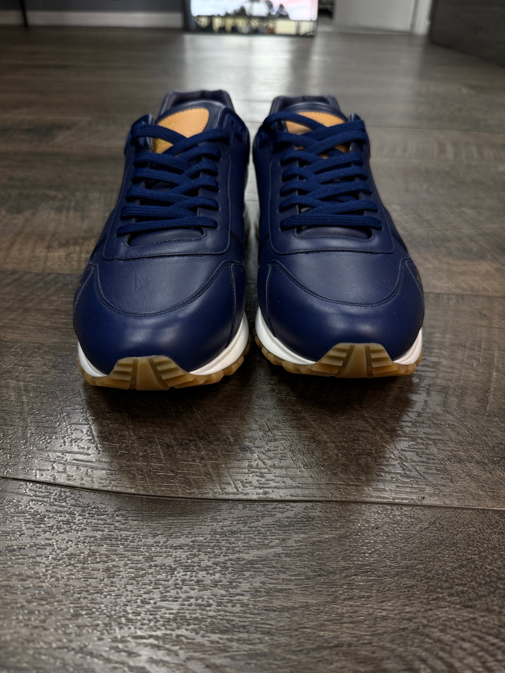 LV RUNAWAY SNEAKERS (10)