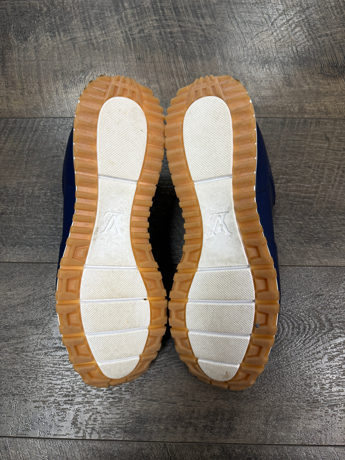 LV RUNAWAY SNEAKERS (10)