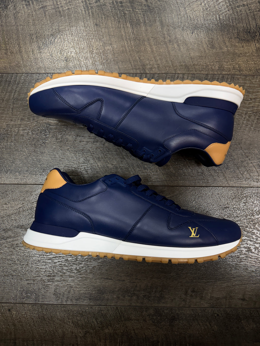 LV RUNAWAY SNEAKERS (10)