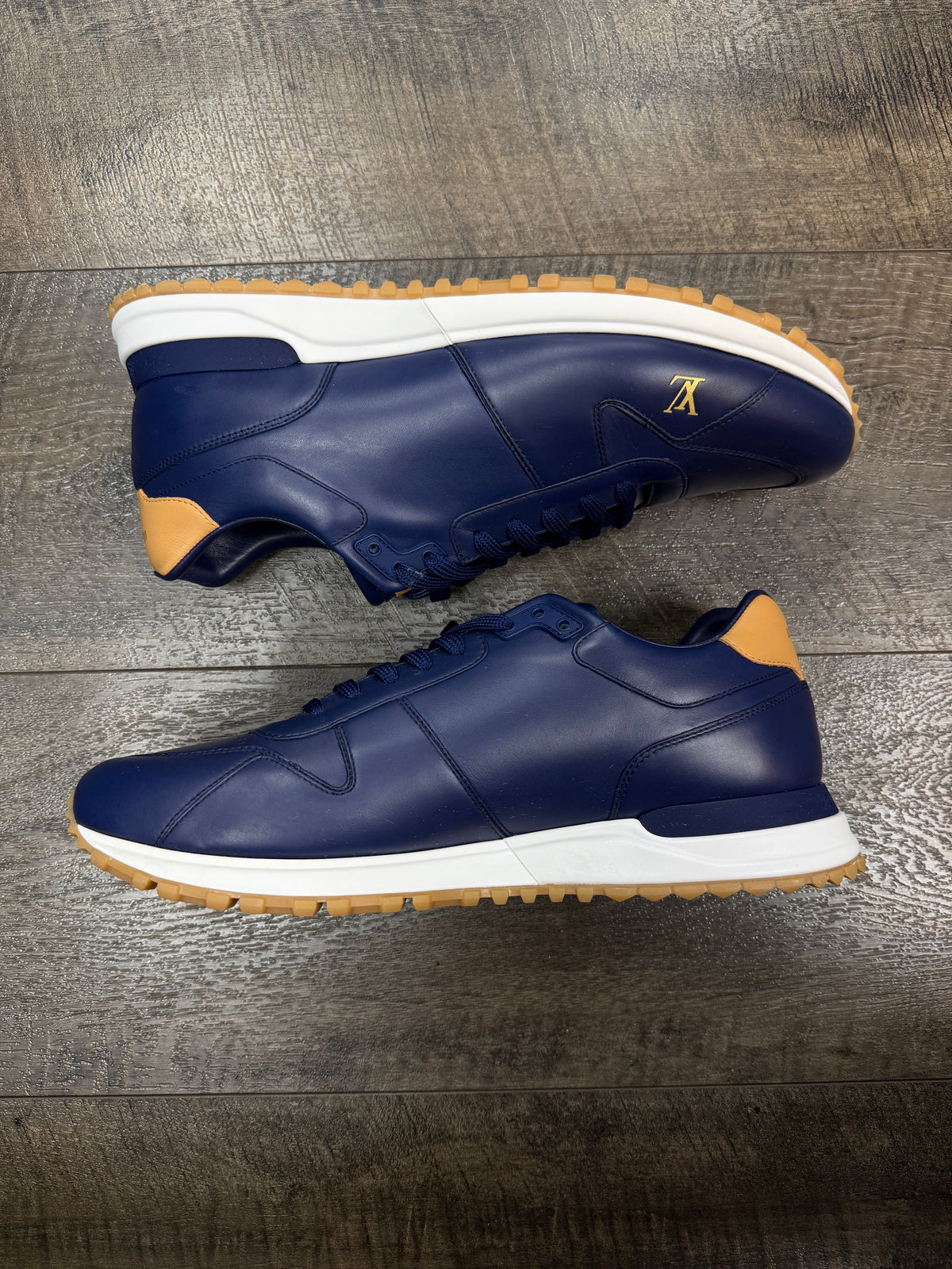 LV RUNAWAY SNEAKERS (10)